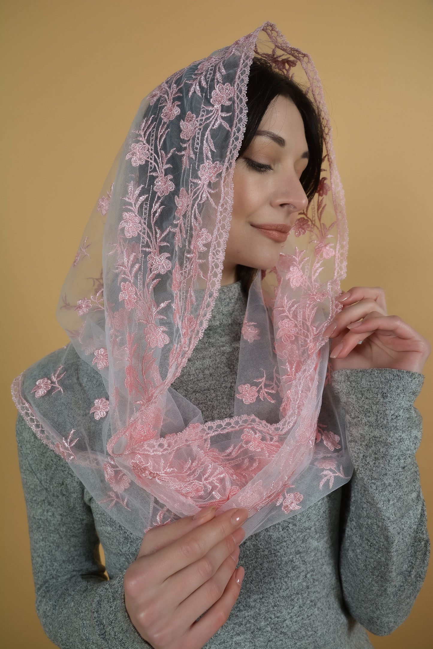 PINK INFINITY VEIL WITH FLOWERS - MariaVeils
