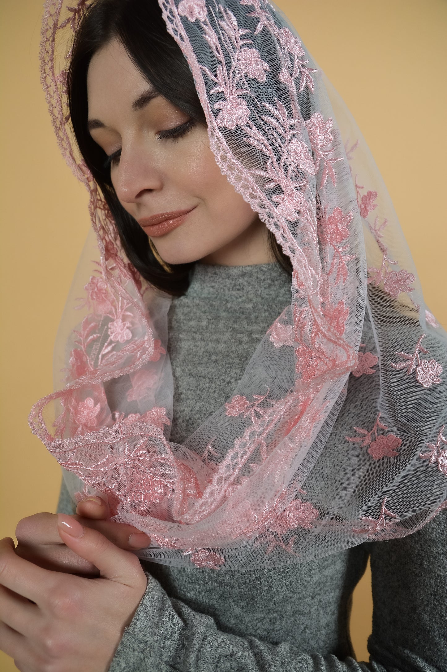 PINK INFINITY VEIL WITH FLOWERS - MariaVeils