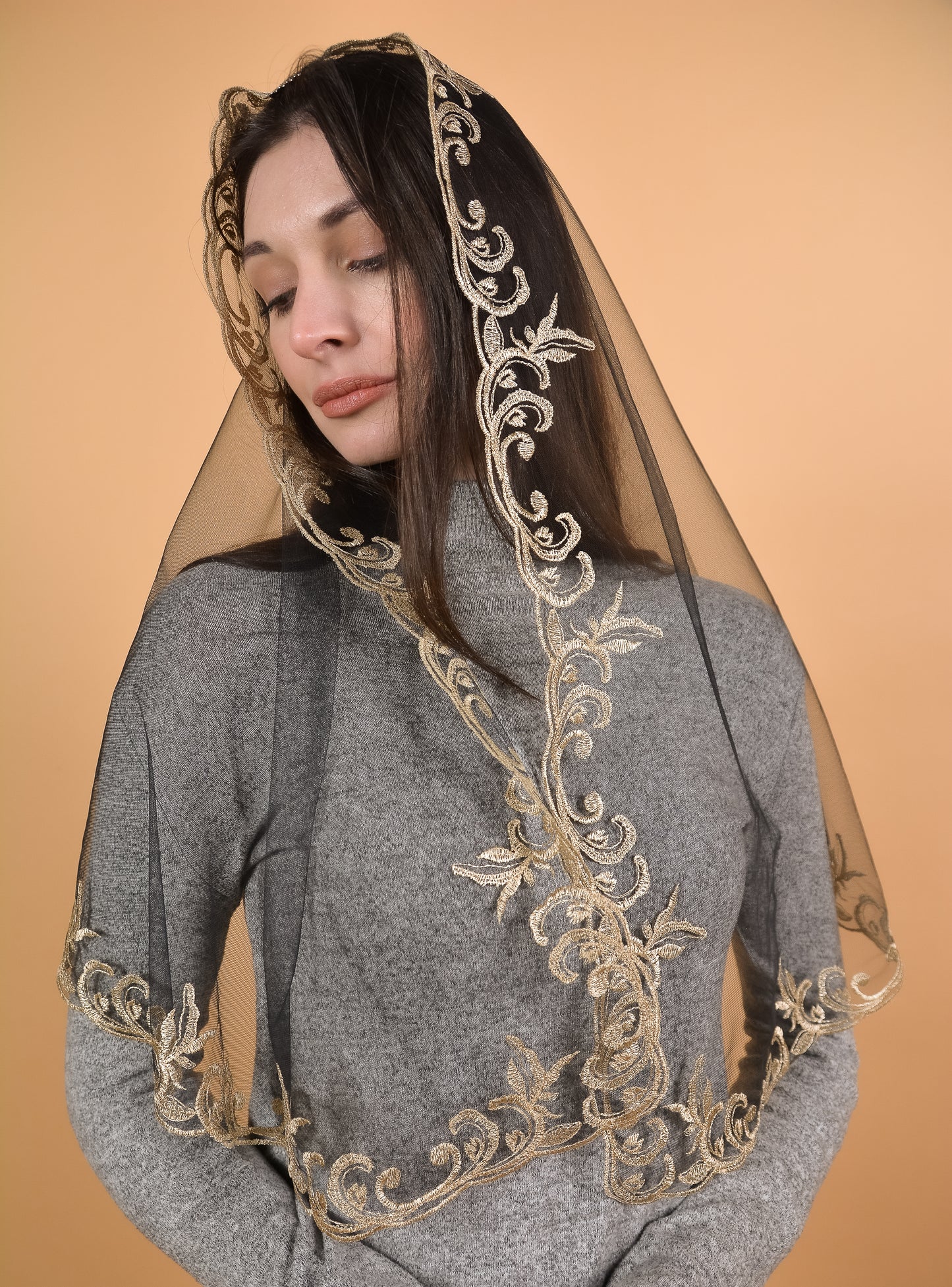 EXCLUSIVE GOLD MANTILLA - MariaVeils
