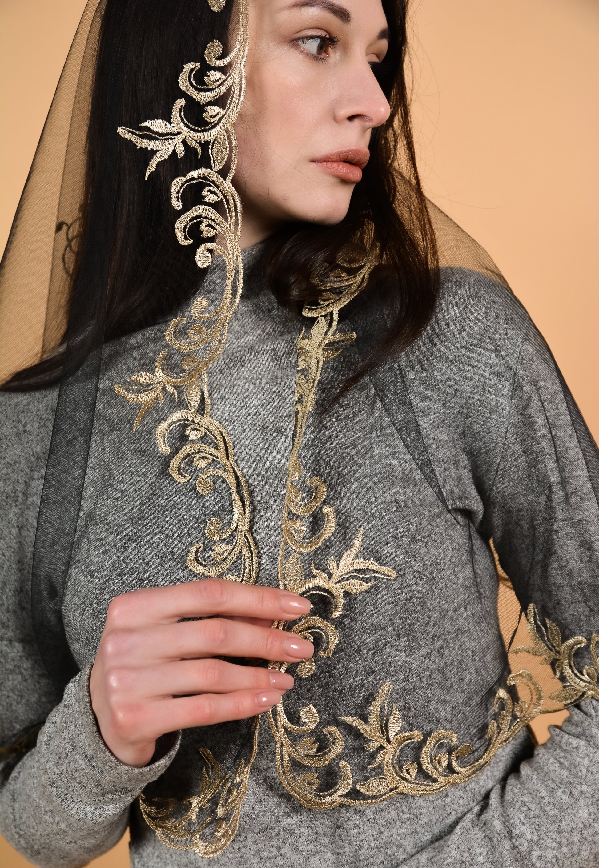 EXCLUSIVE GOLD MANTILLA - MariaVeils