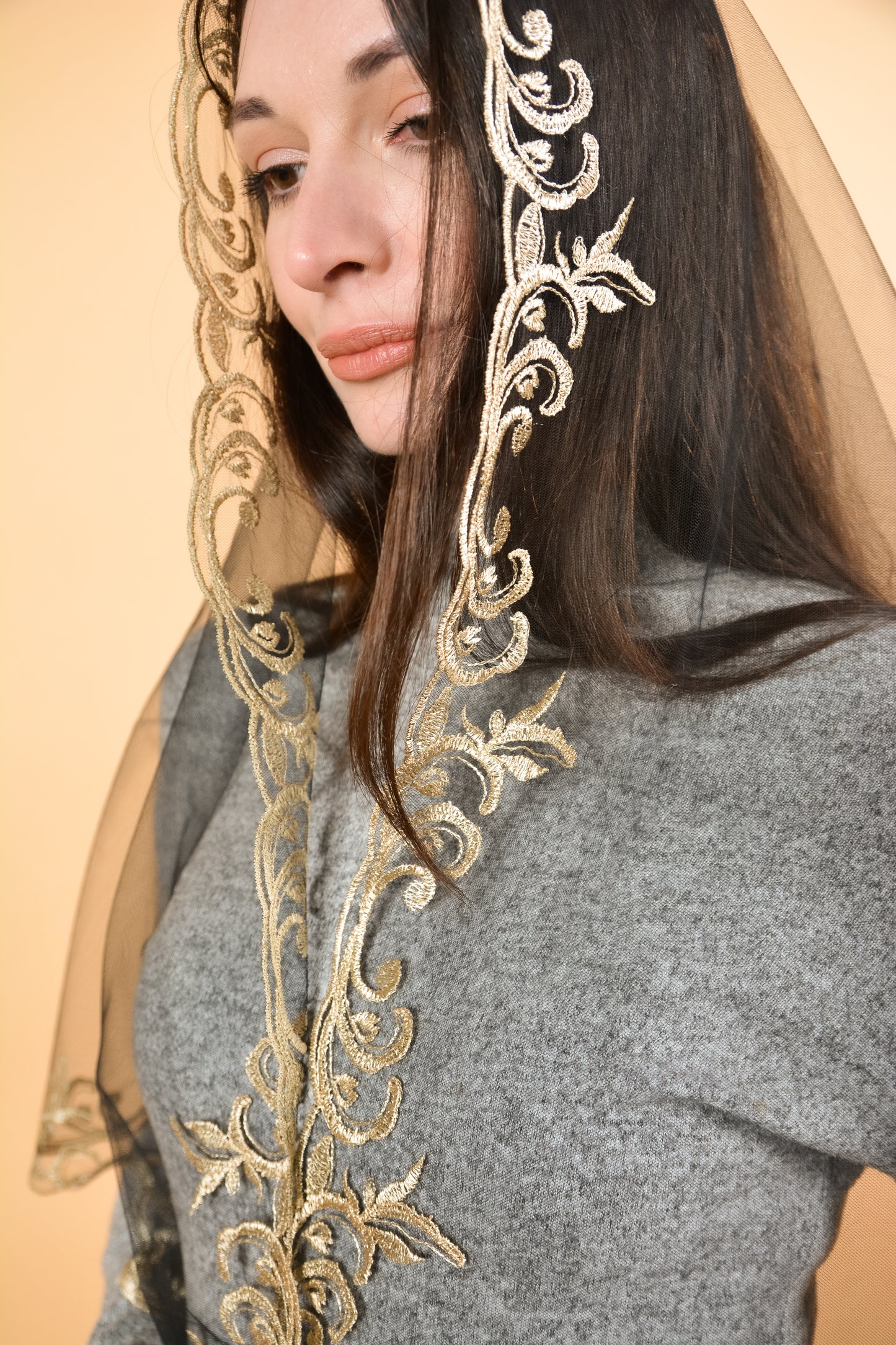 EXCLUSIVE GOLD MANTILLA - MariaVeils