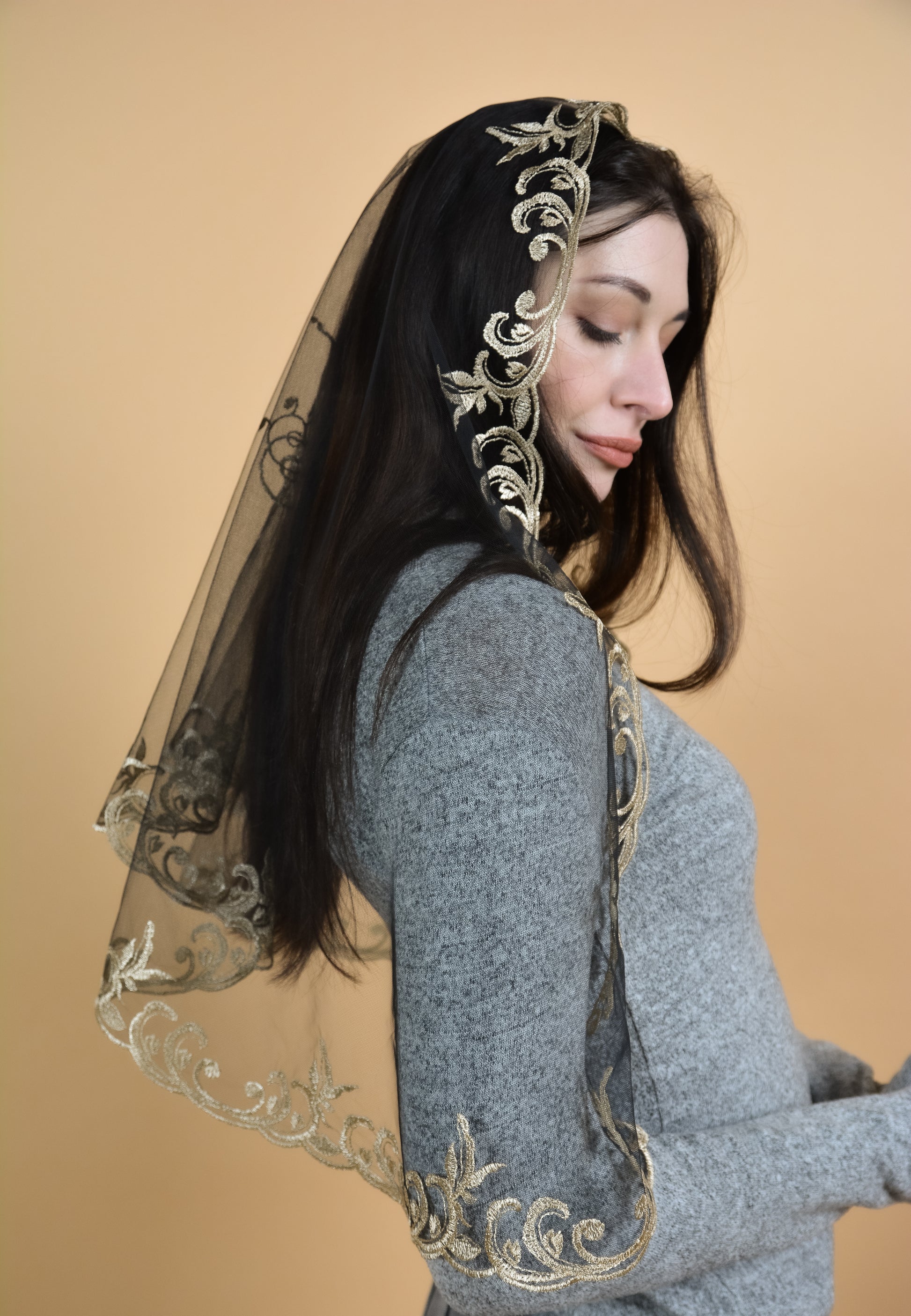 EXCLUSIVE GOLD MANTILLA - MariaVeils