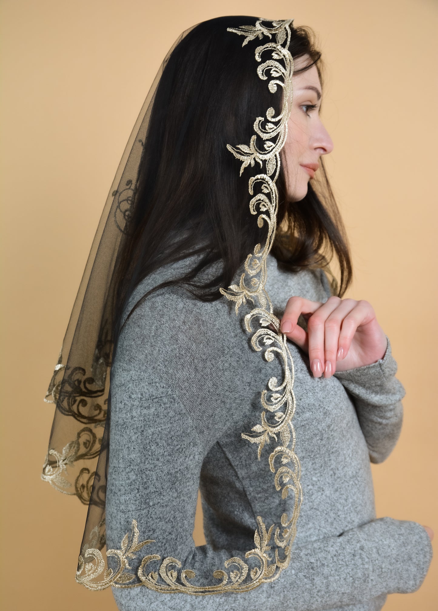 EXCLUSIVE GOLD MANTILLA - MariaVeils