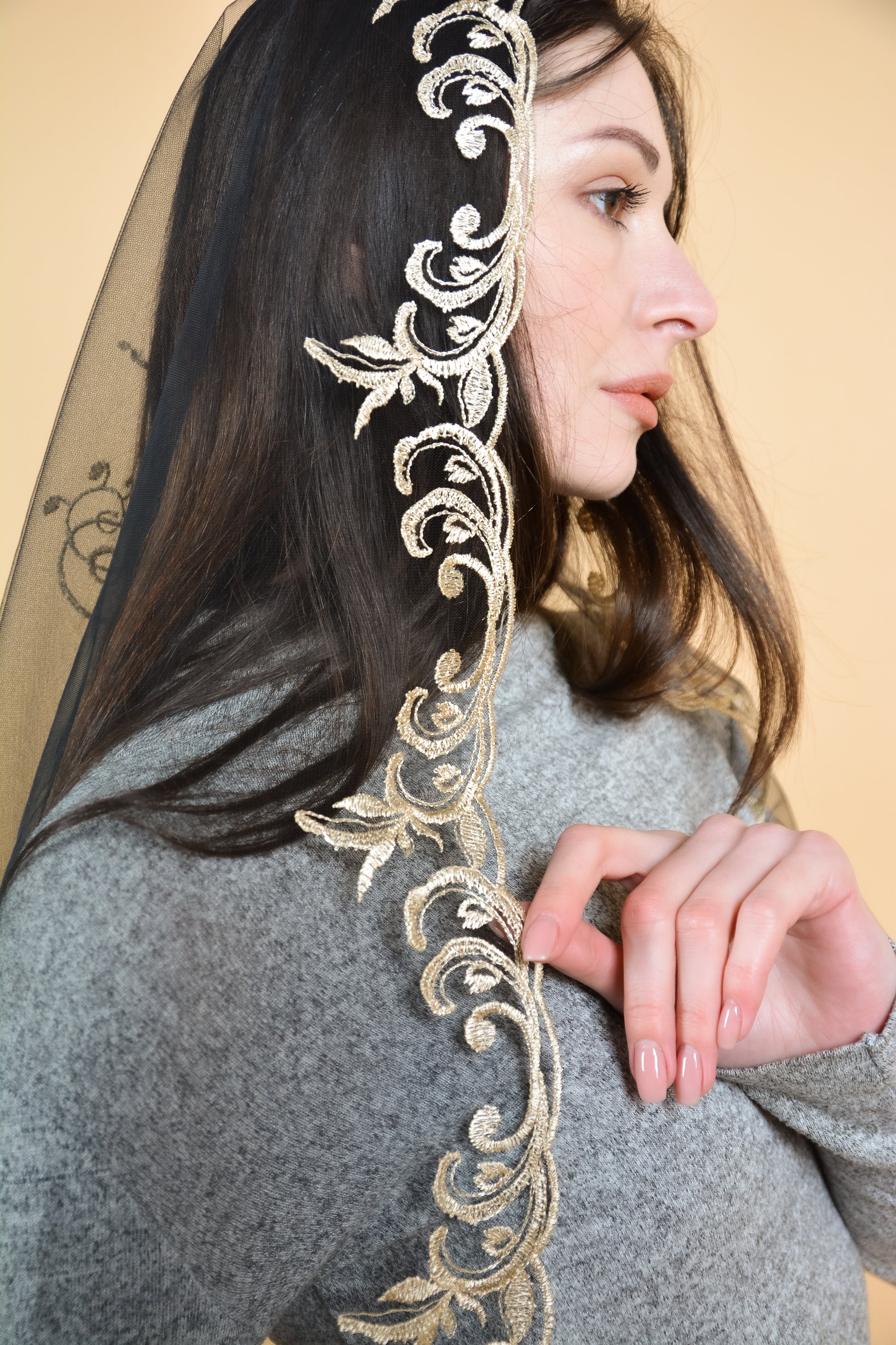 EXCLUSIVE GOLD MANTILLA - MariaVeils
