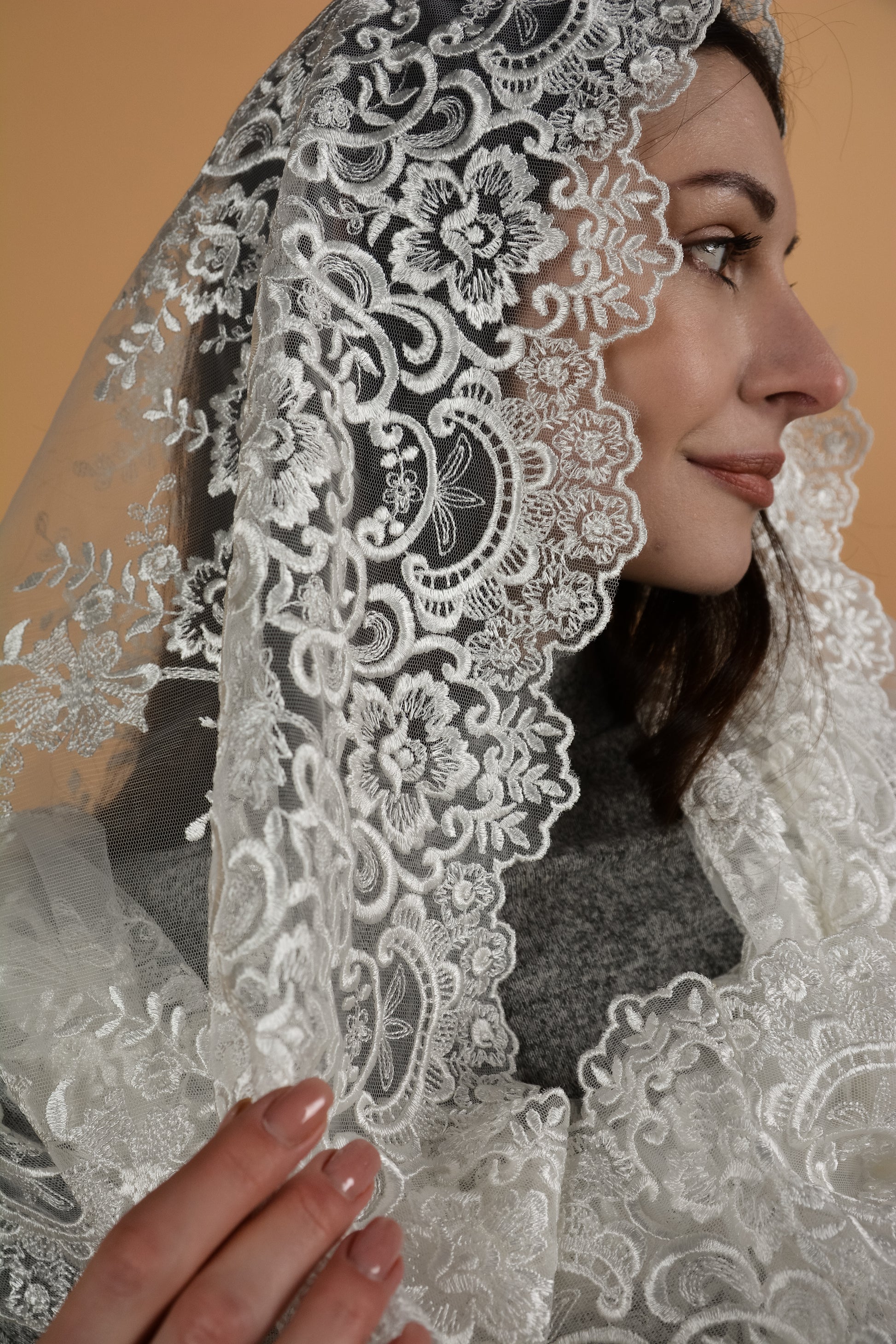 Infinity Church Mantilla - MariaVeils
