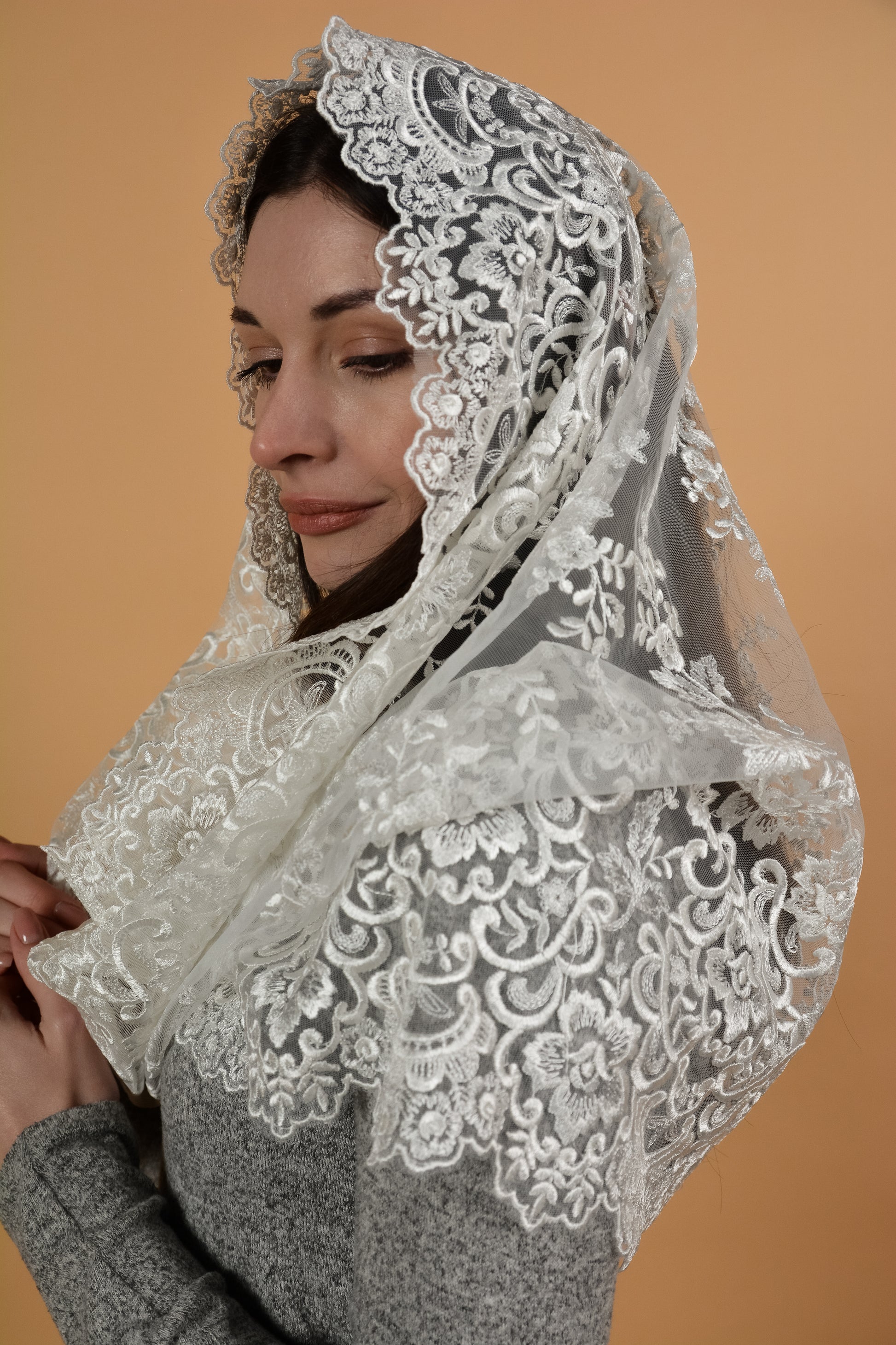 Infinity Church Mantilla - MariaVeils