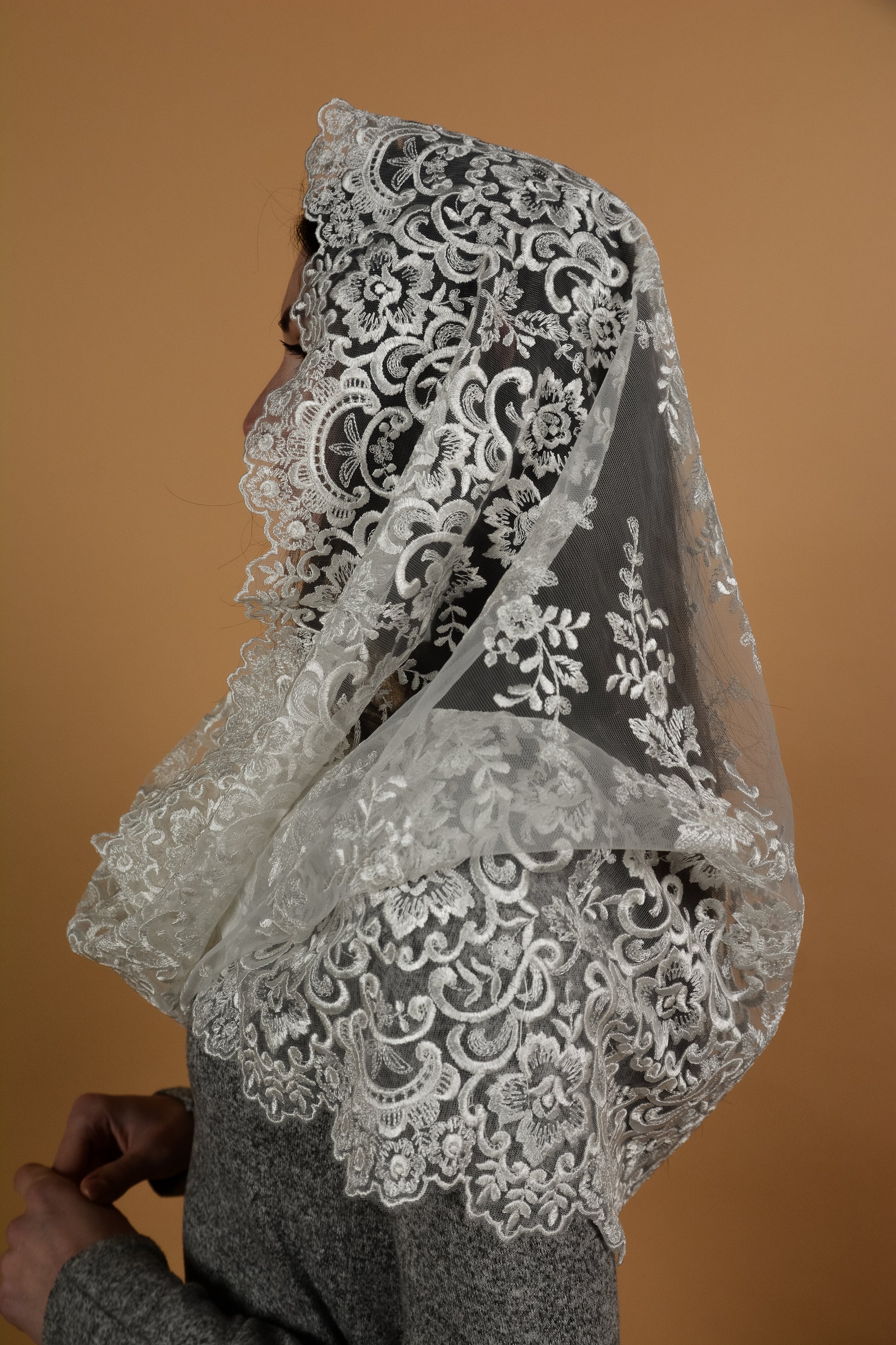 Infinity Church Mantilla - MariaVeils