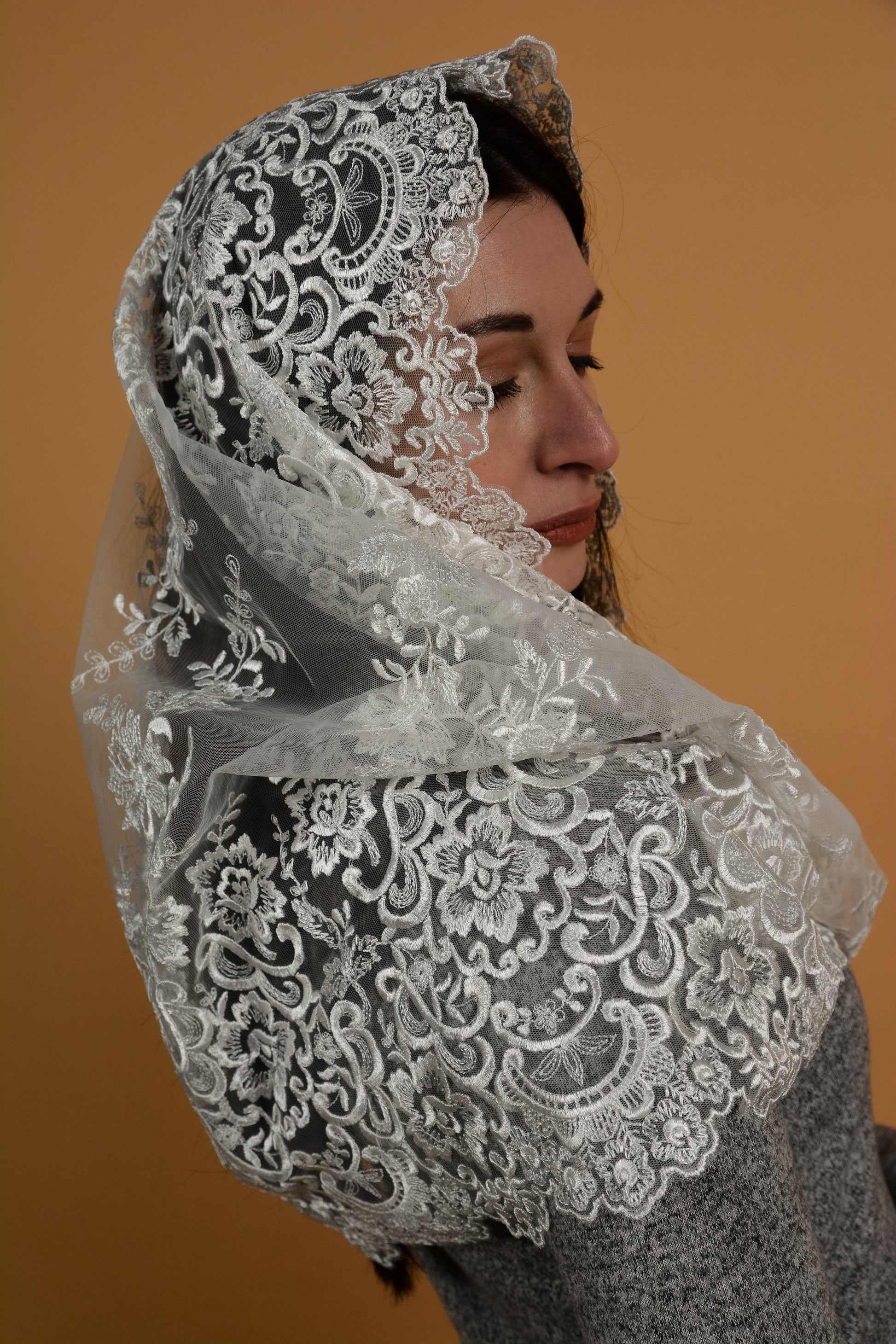 Infinity Church Mantilla - MariaVeils