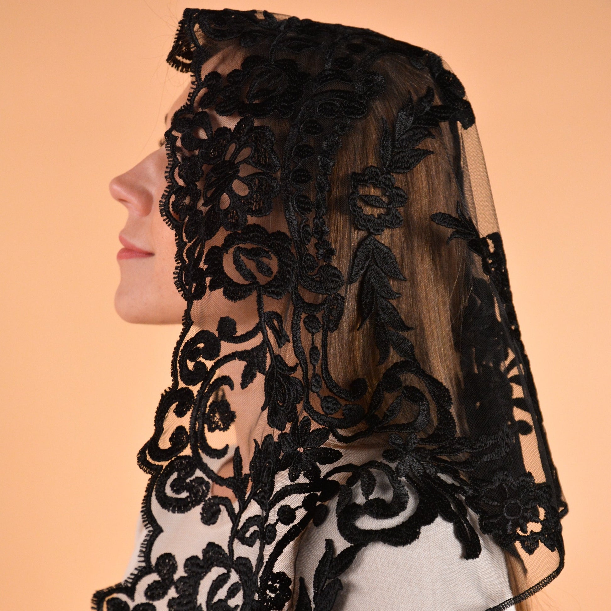 SHORT BLACK VEIL - MariaVeils