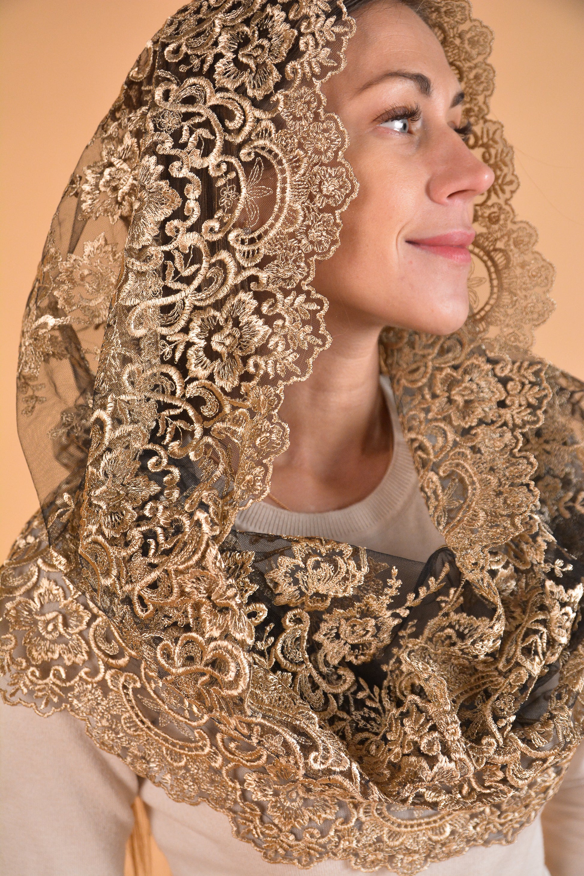 GOLD INFINITY VEILW ITH FLOWERS - MariaVeils