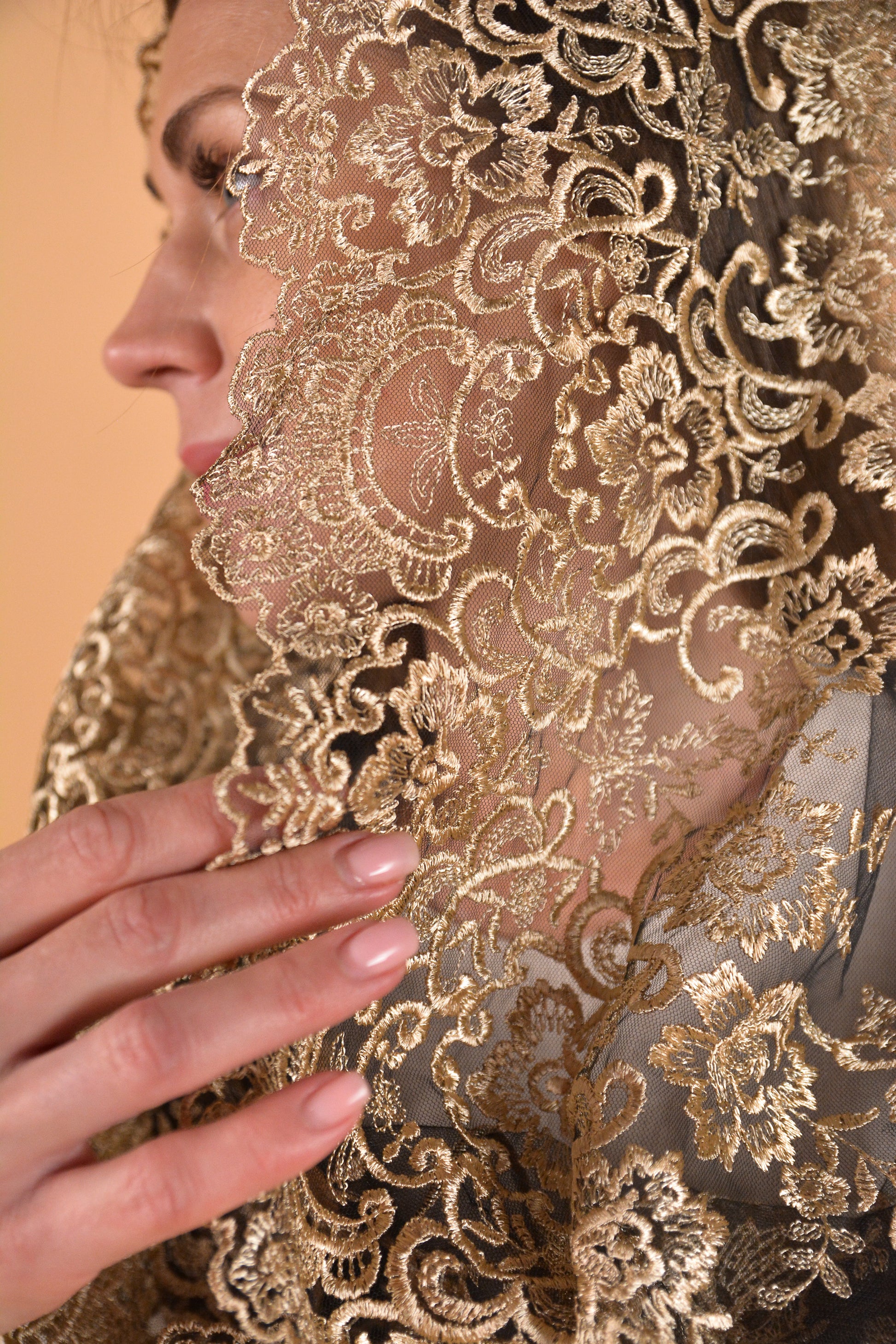 GOLD INFINITY VEILW ITH FLOWERS - MariaVeils