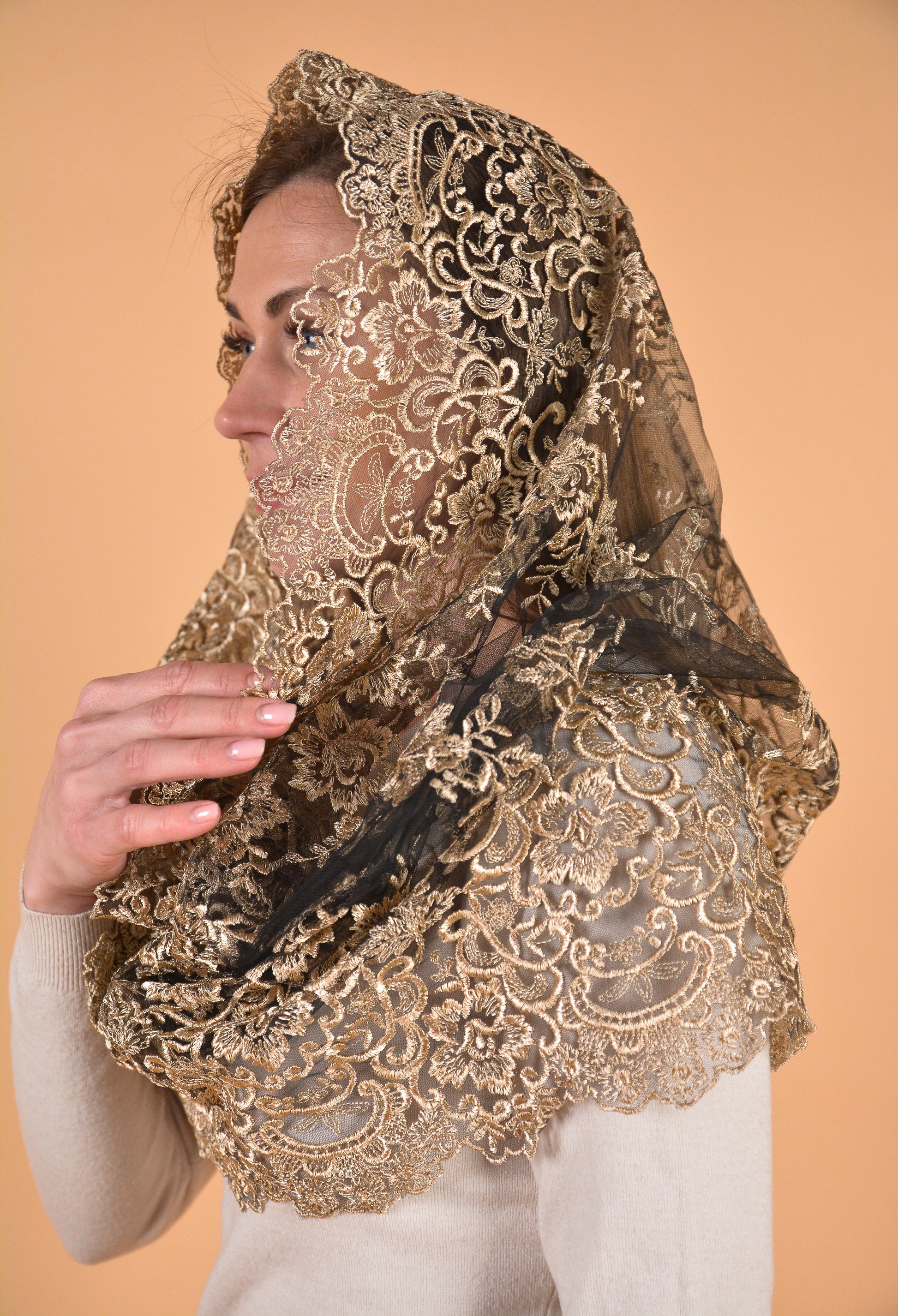 GOLD INFINITY VEILW ITH FLOWERS - MariaVeils