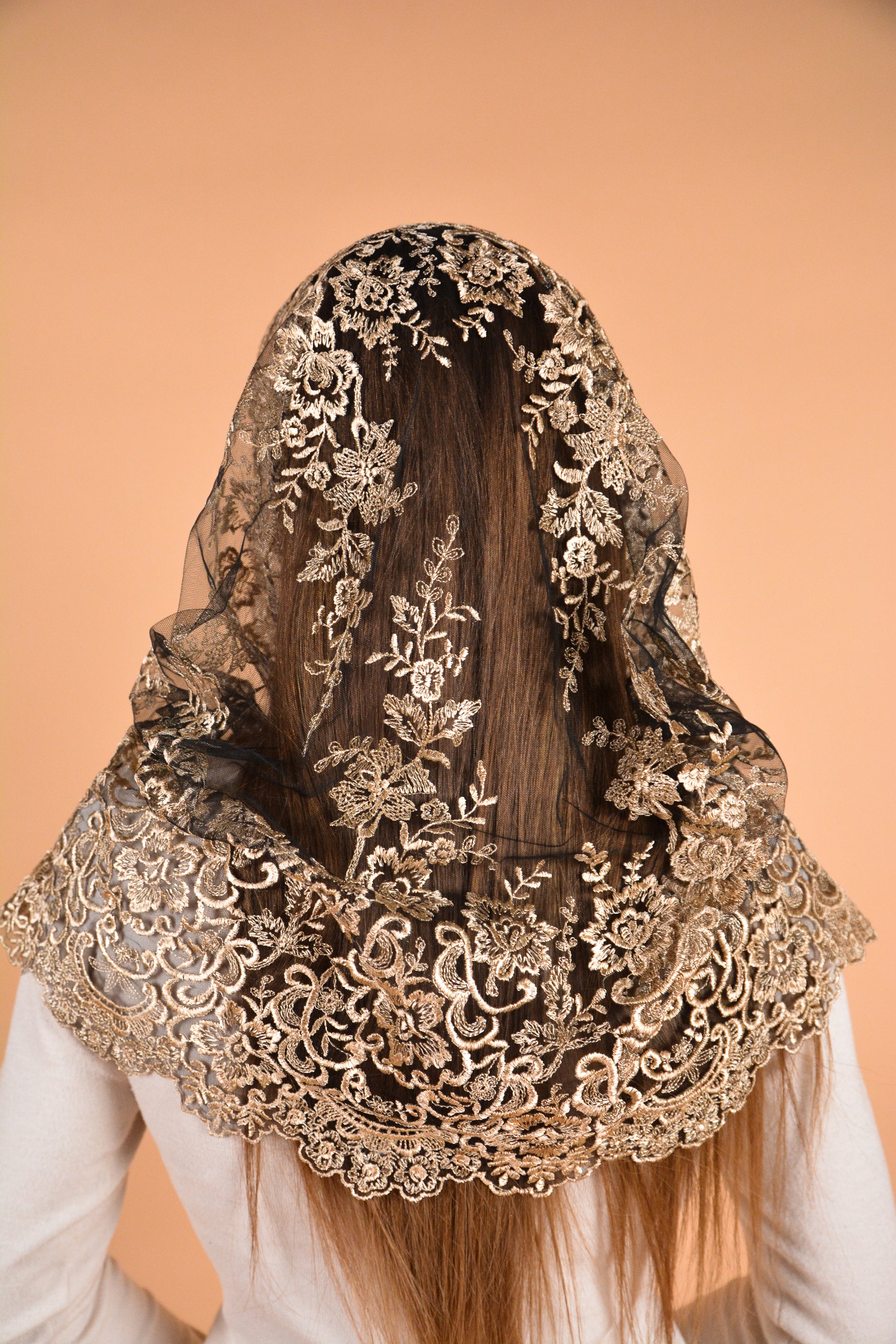 GOLD INFINITY VEILW ITH FLOWERS - MariaVeils