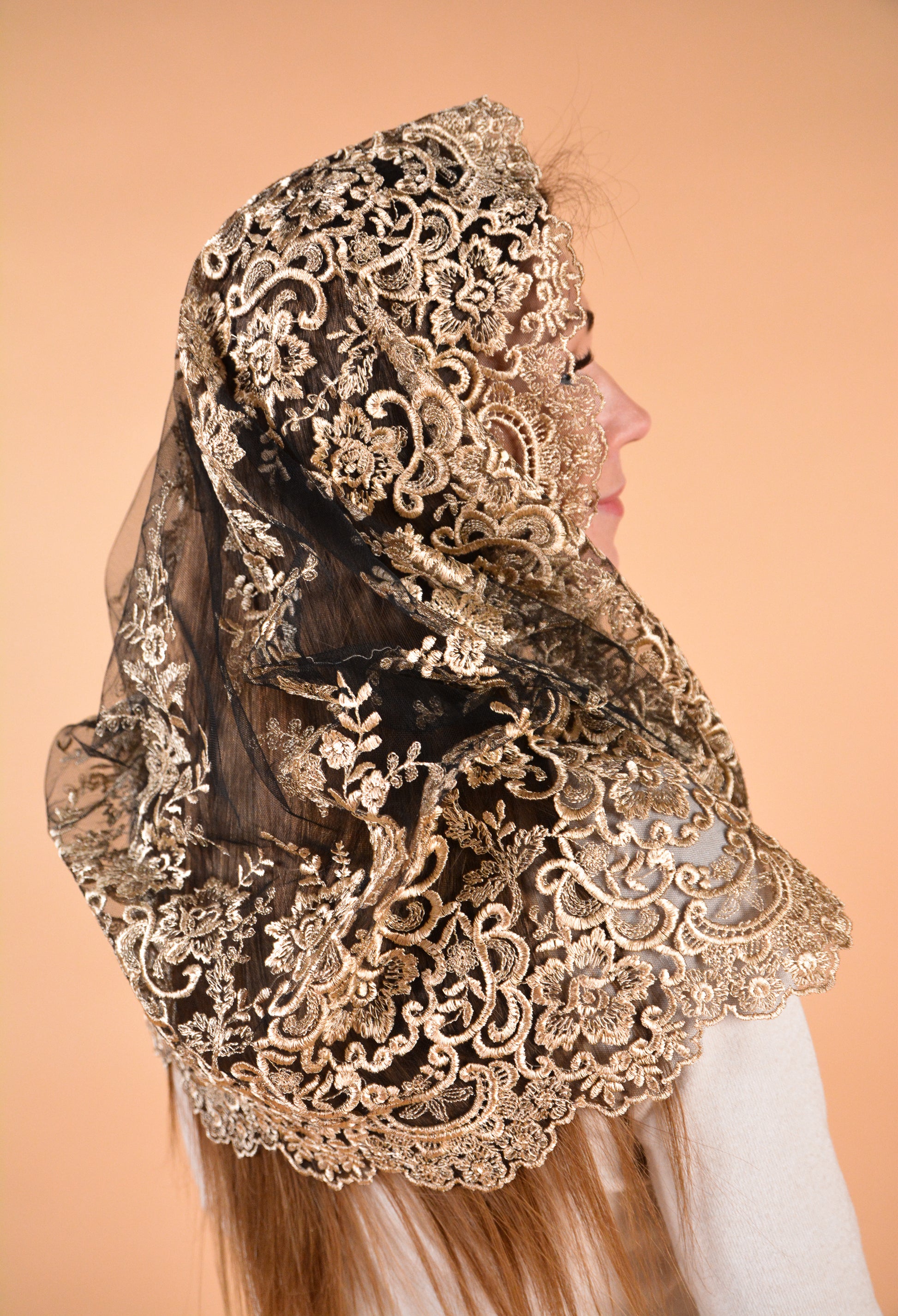 GOLD INFINITY VEILW ITH FLOWERS - MariaVeils