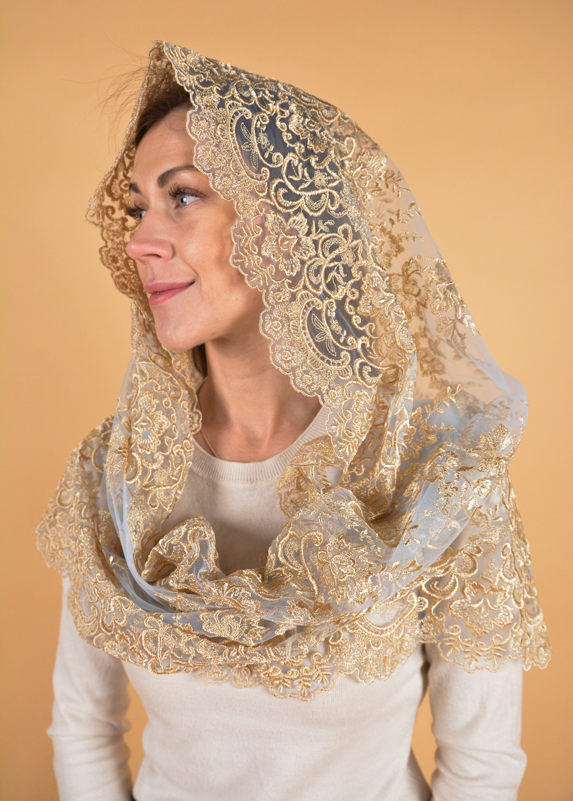 GOLD SHAPE INFINITY MANTILLA - MariaVeils
