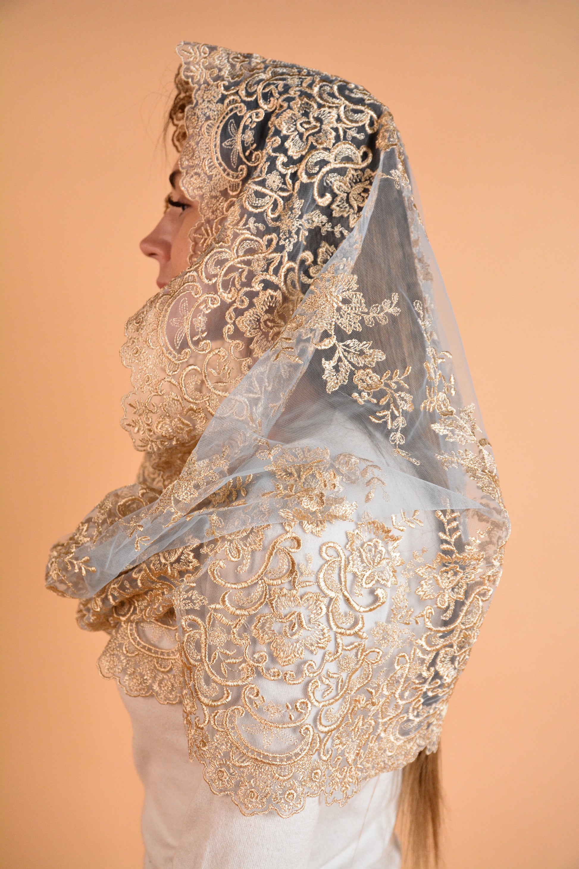 GOLD SHAPE INFINITY MANTILLA - MariaVeils