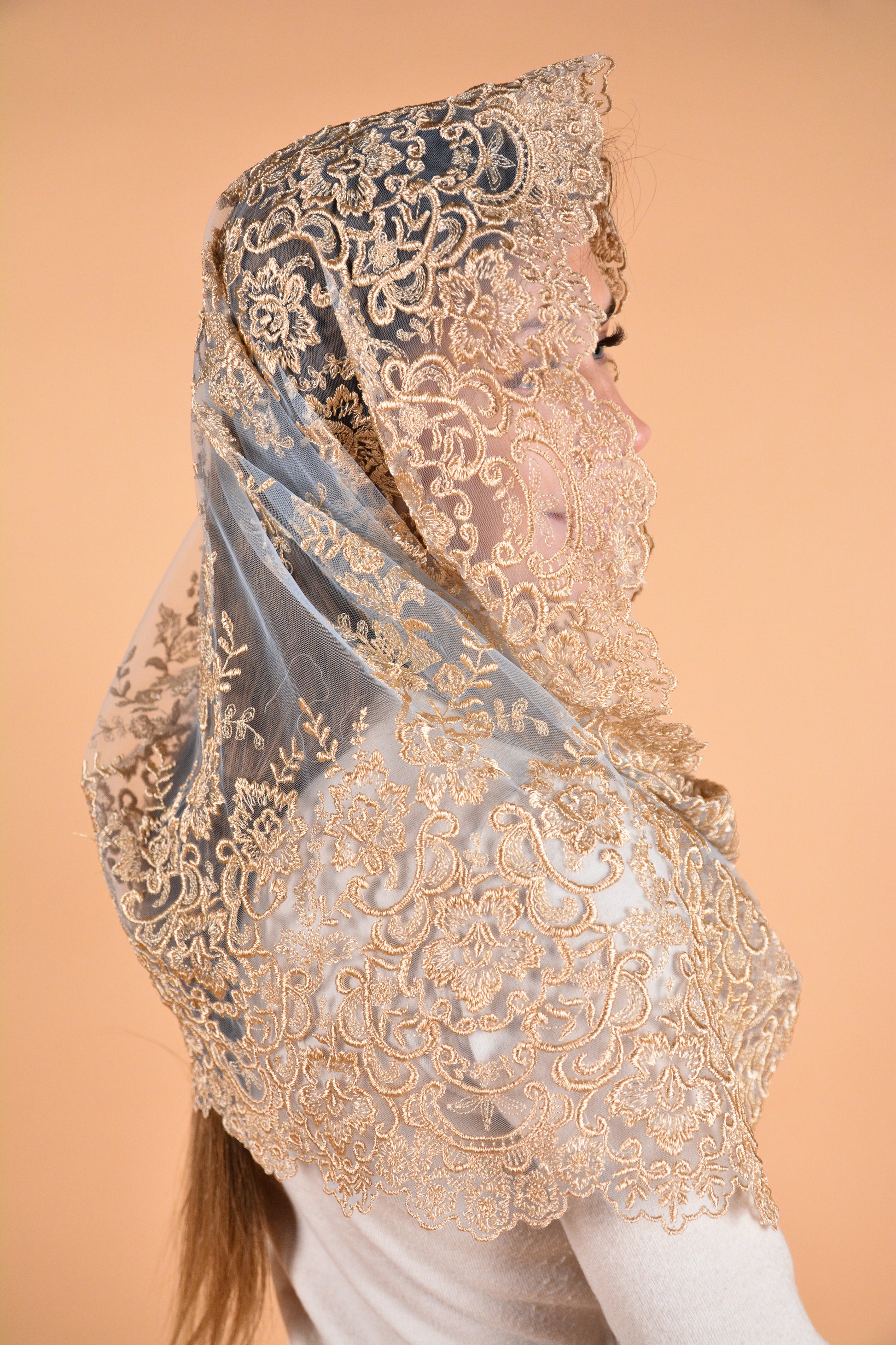 GOLD SHAPE INFINITY MANTILLA - MariaVeils