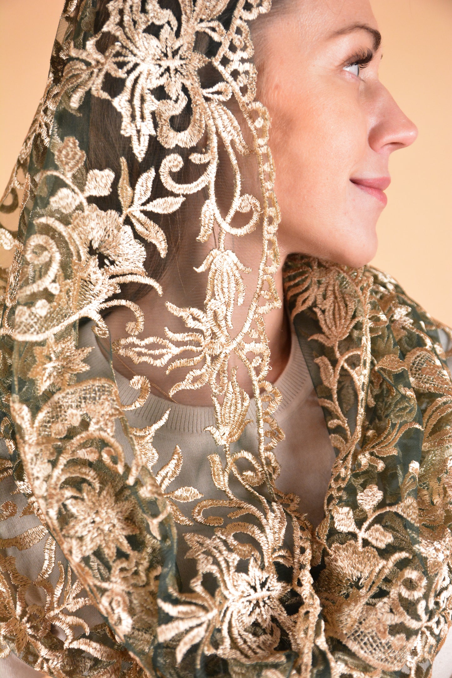 INFINITY SHAPE GREEN VEIL - MariaVeils