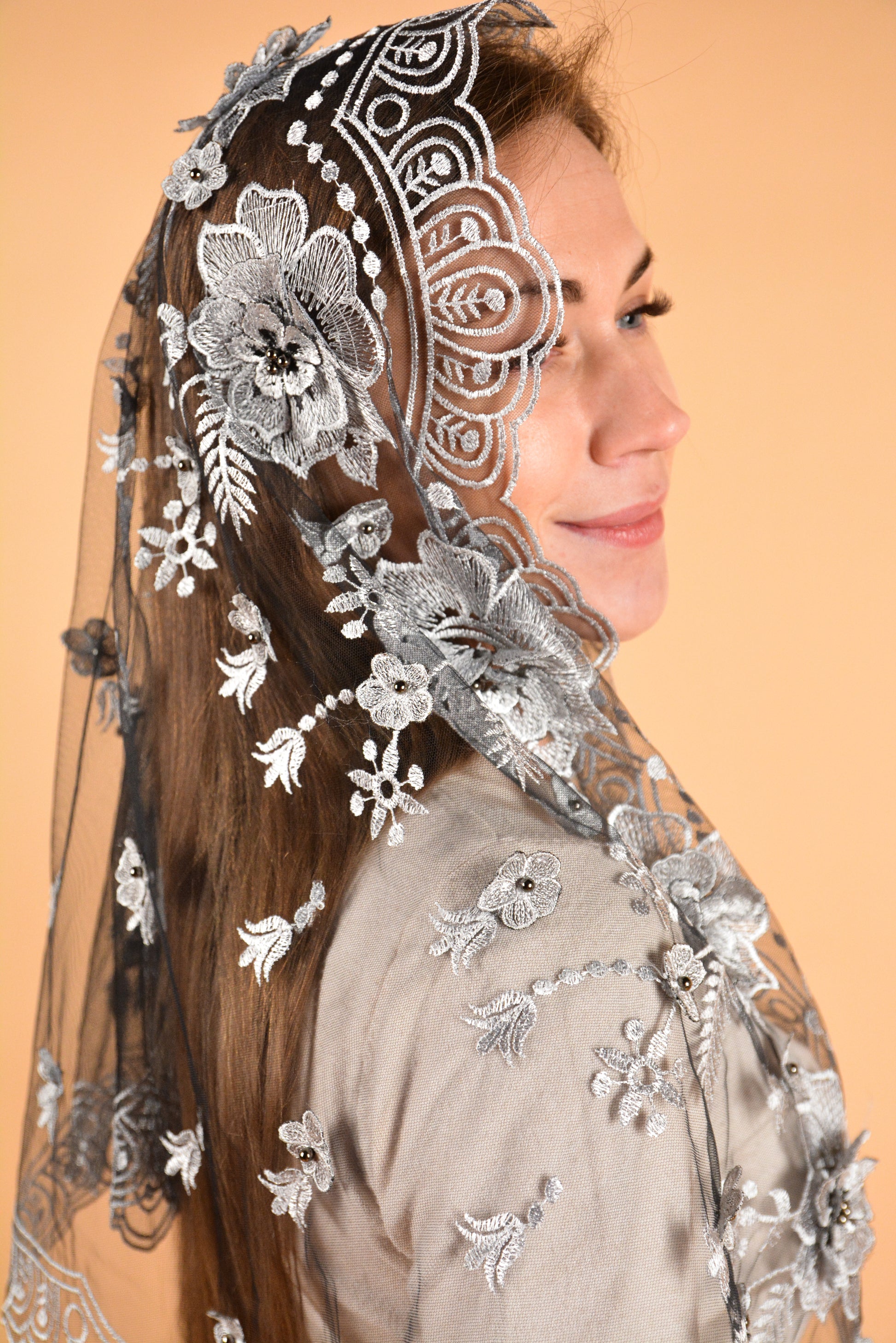 3D Long Grey Mantilla - MariaVeils
