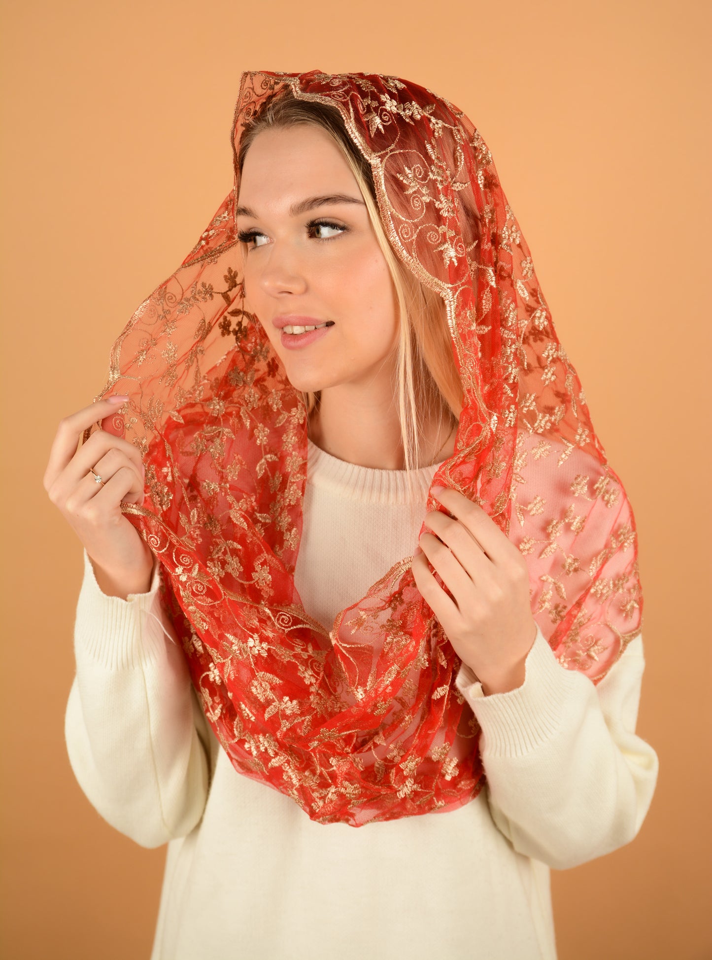 Gold Infinity Mantilla