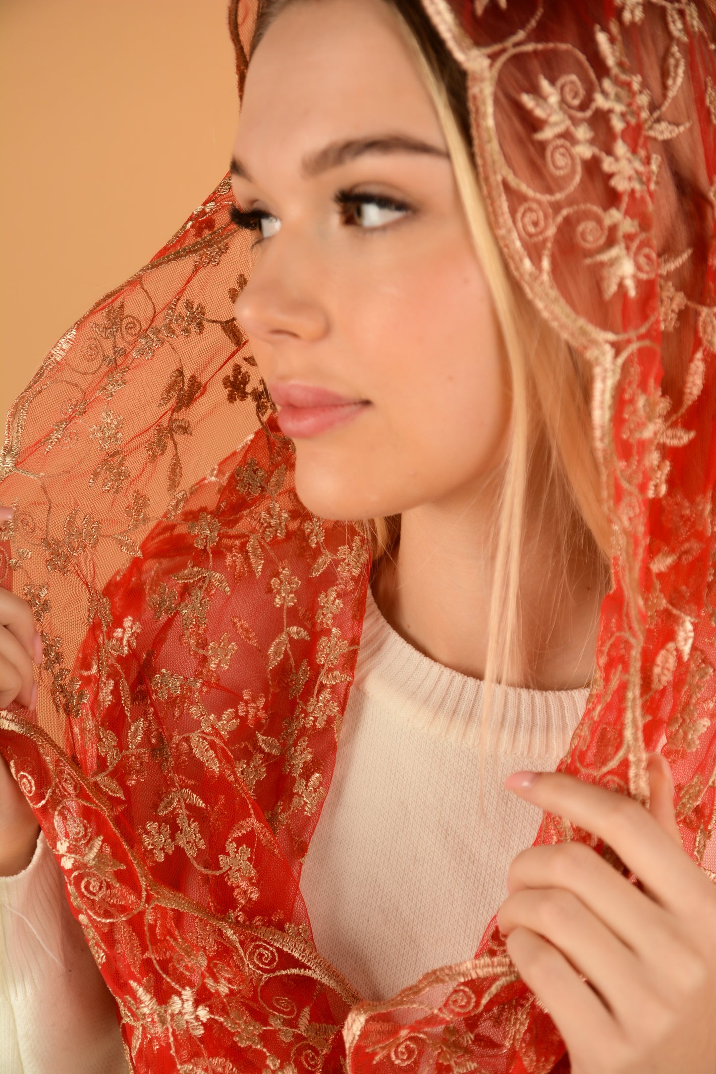 Gold Infinity Mantilla