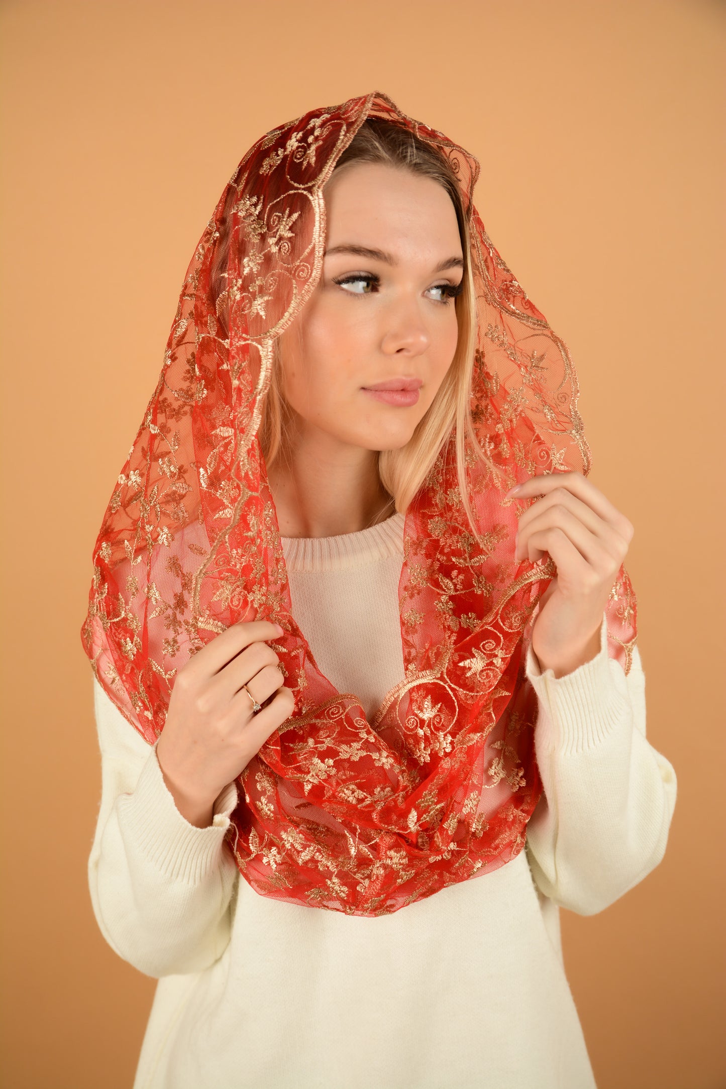 Gold Infinity Mantilla