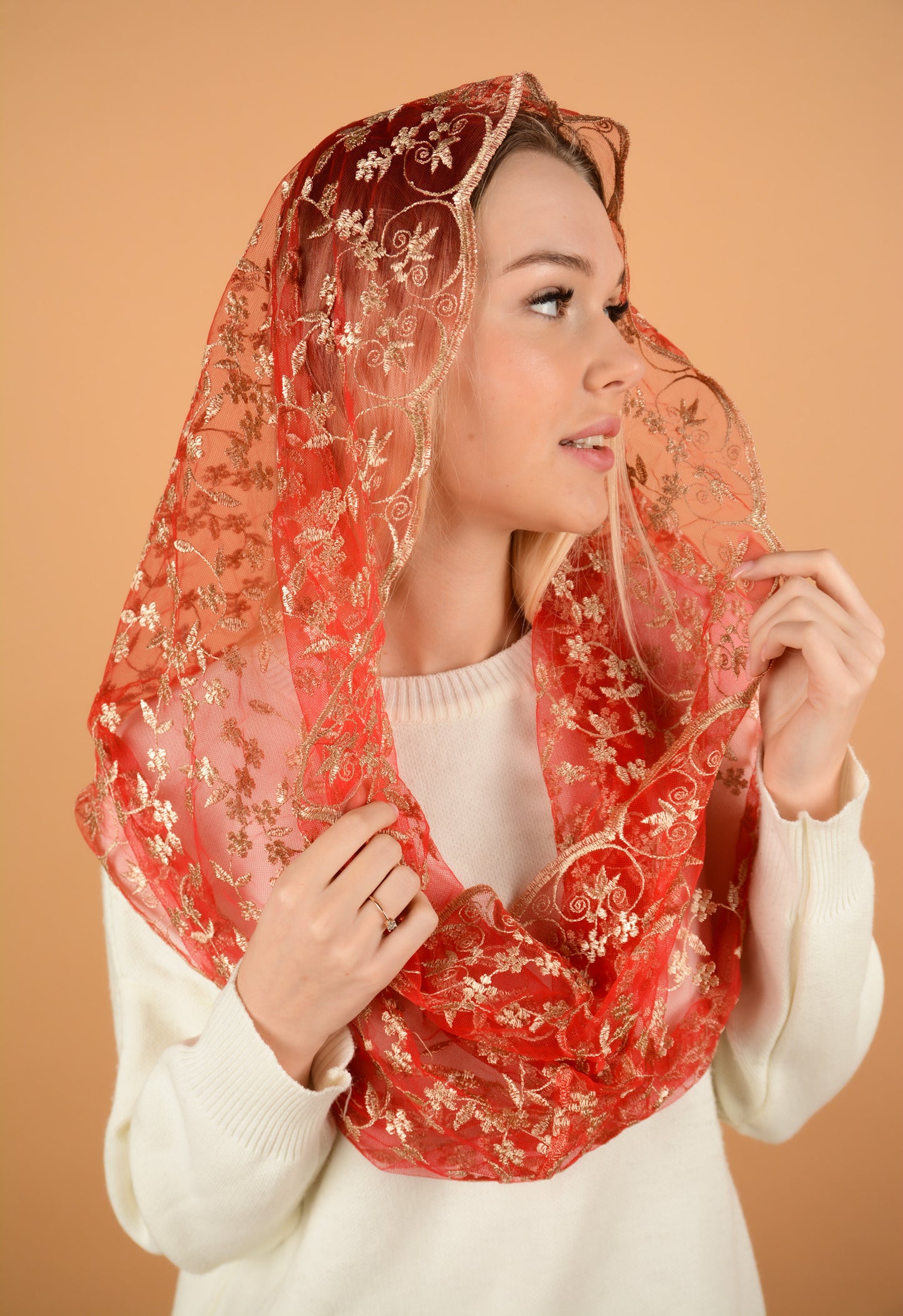 Gold Infinity Mantilla