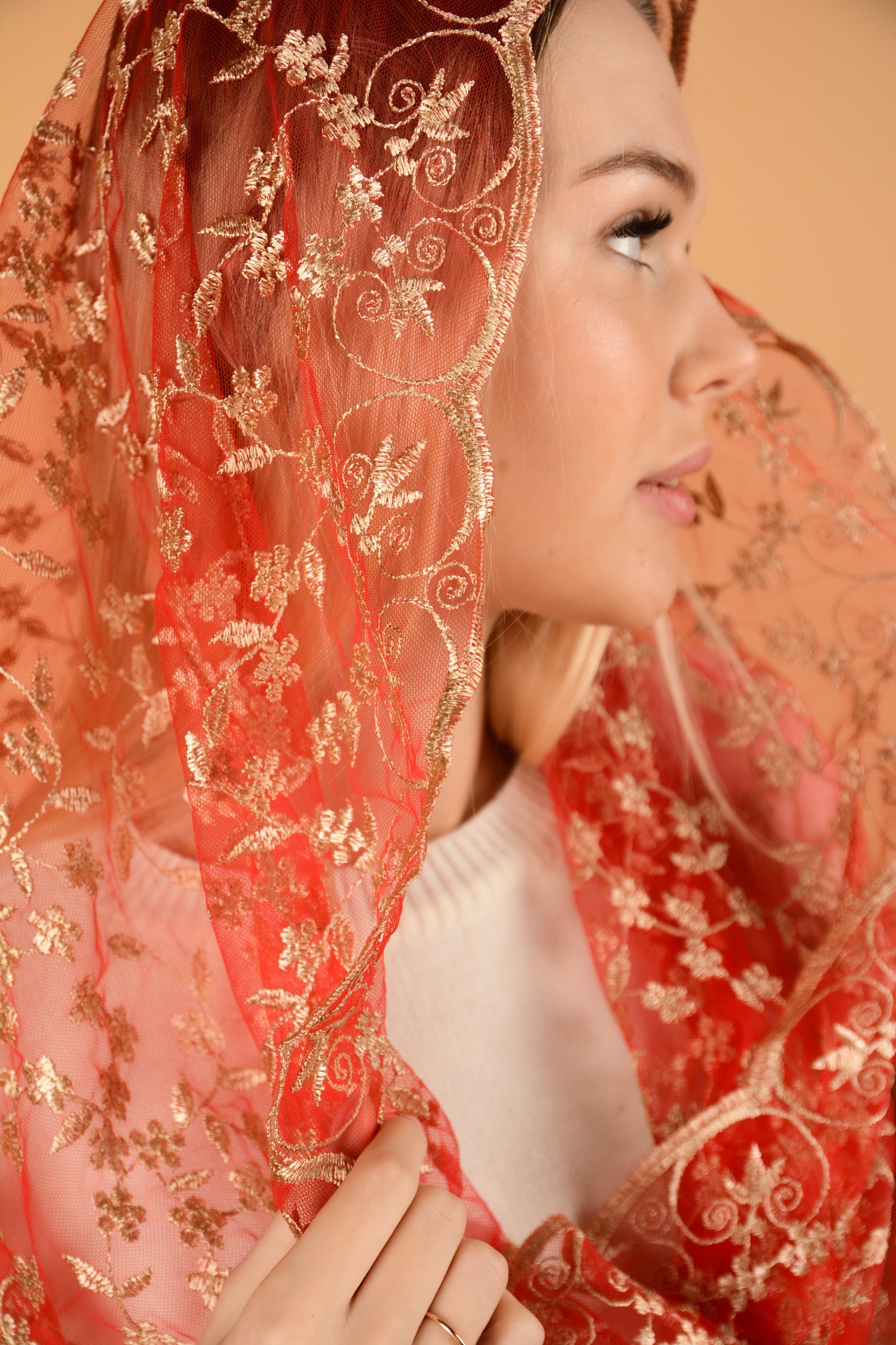Gold Infinity Mantilla
