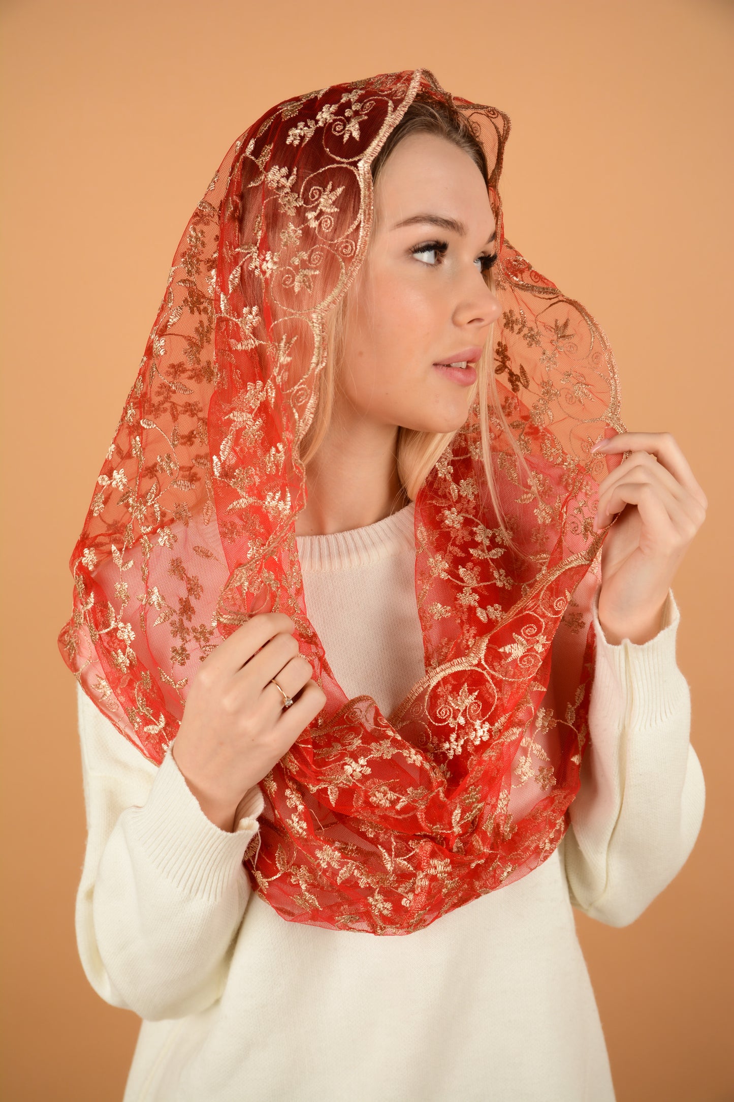 Gold Infinity Mantilla