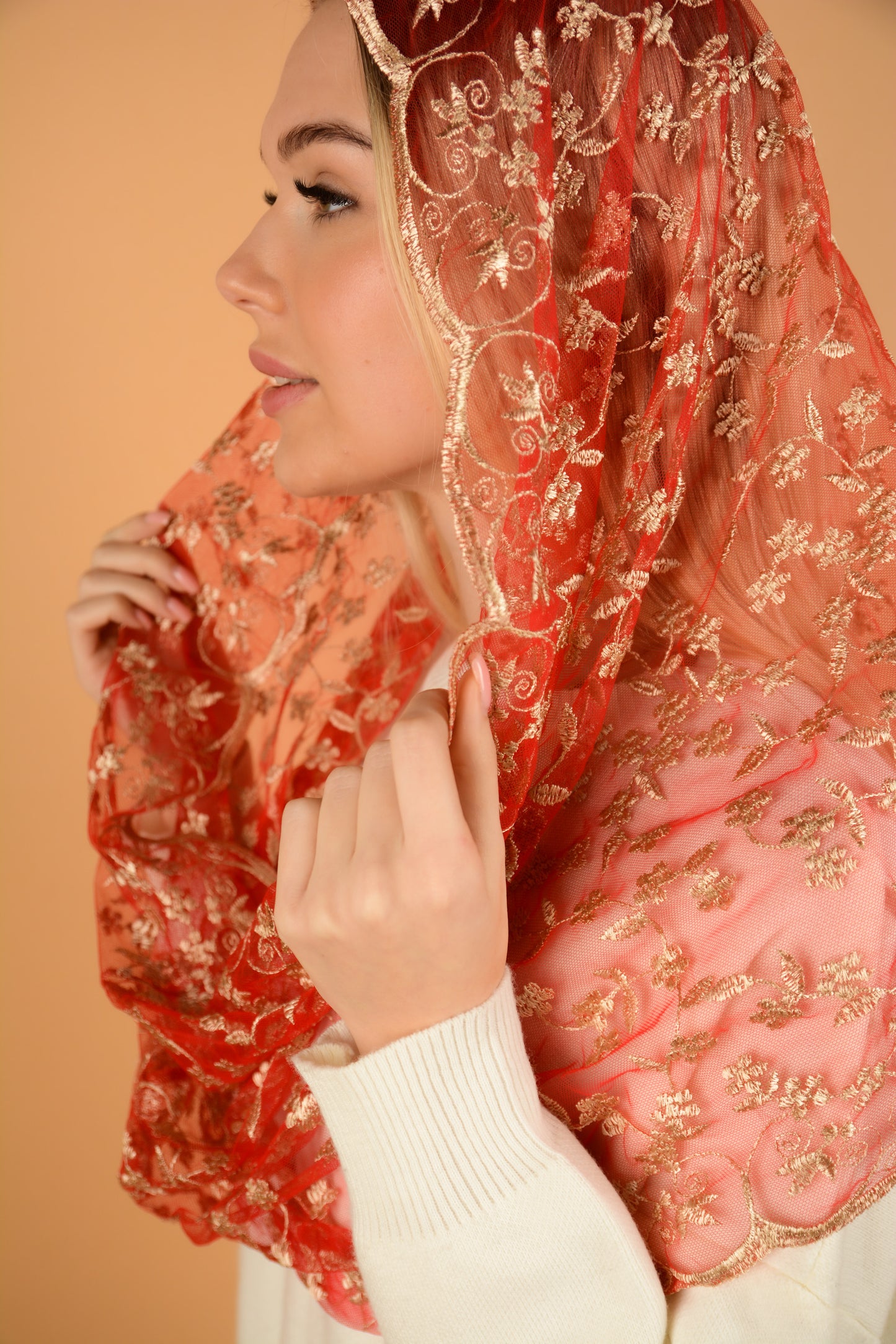 Gold Infinity Mantilla