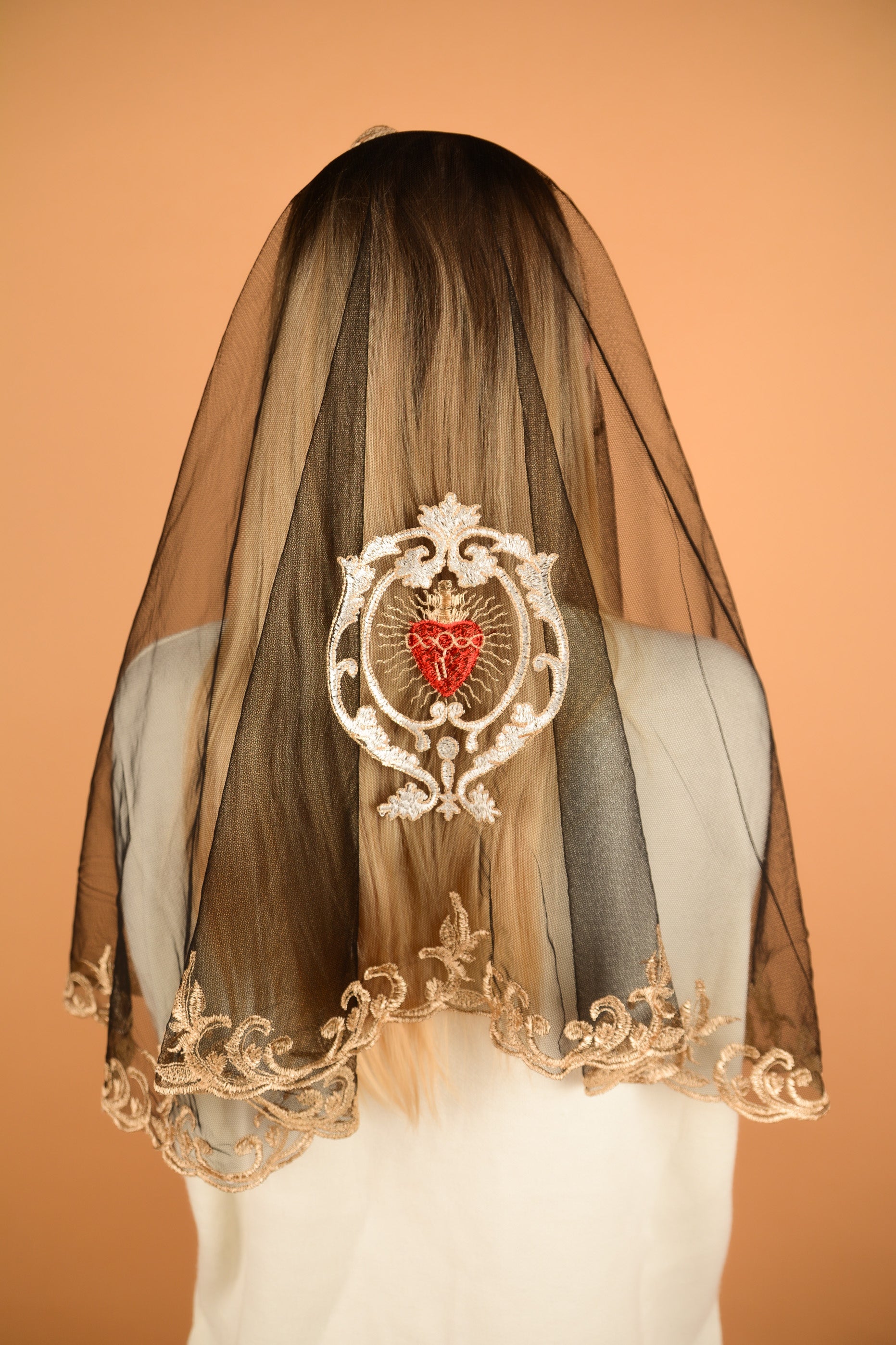 LONG VEIL WITH HEART EMBROIDERY - MariaVeils