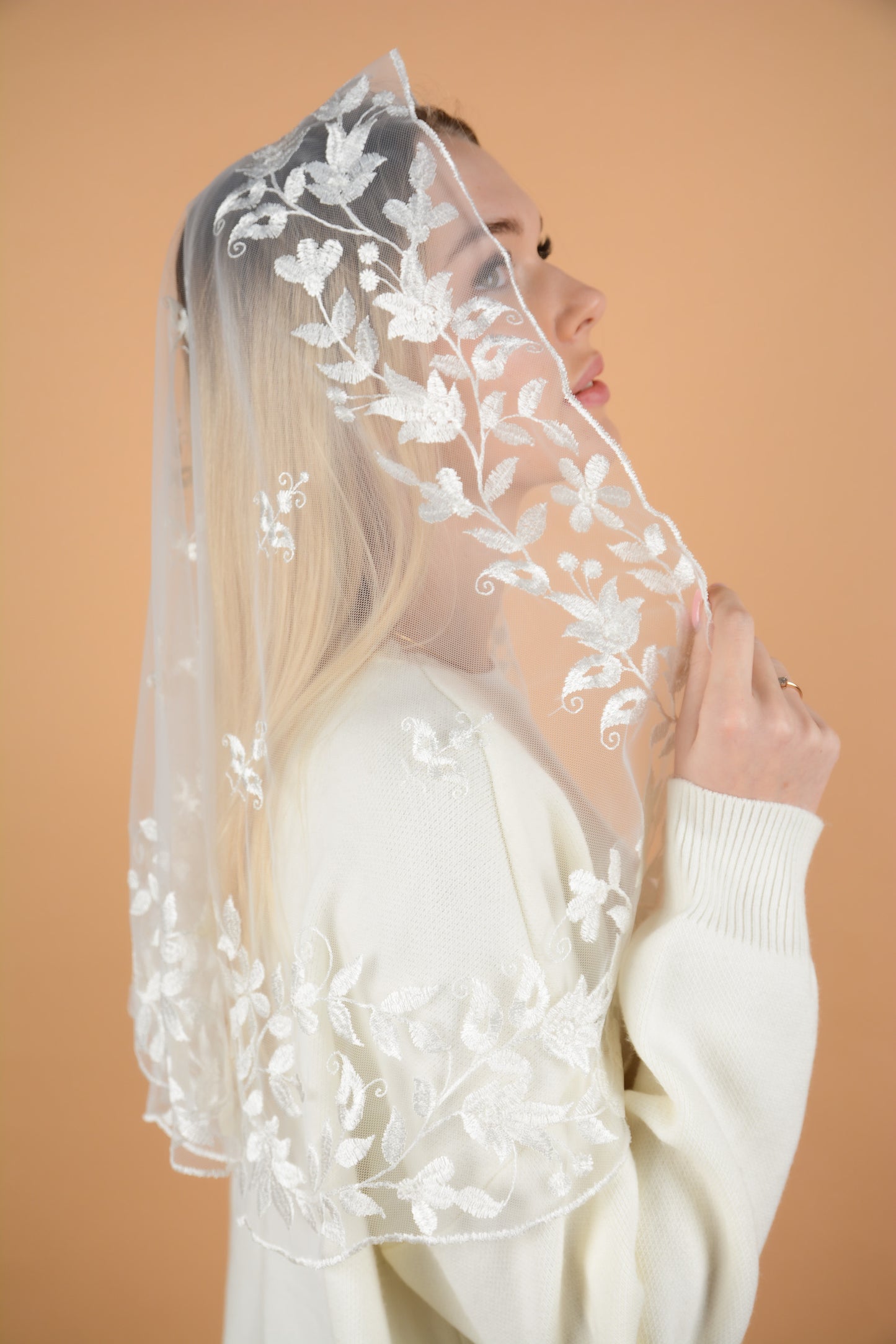 LONG IVORY EXCLUSIVE VEIL - MariaVeils