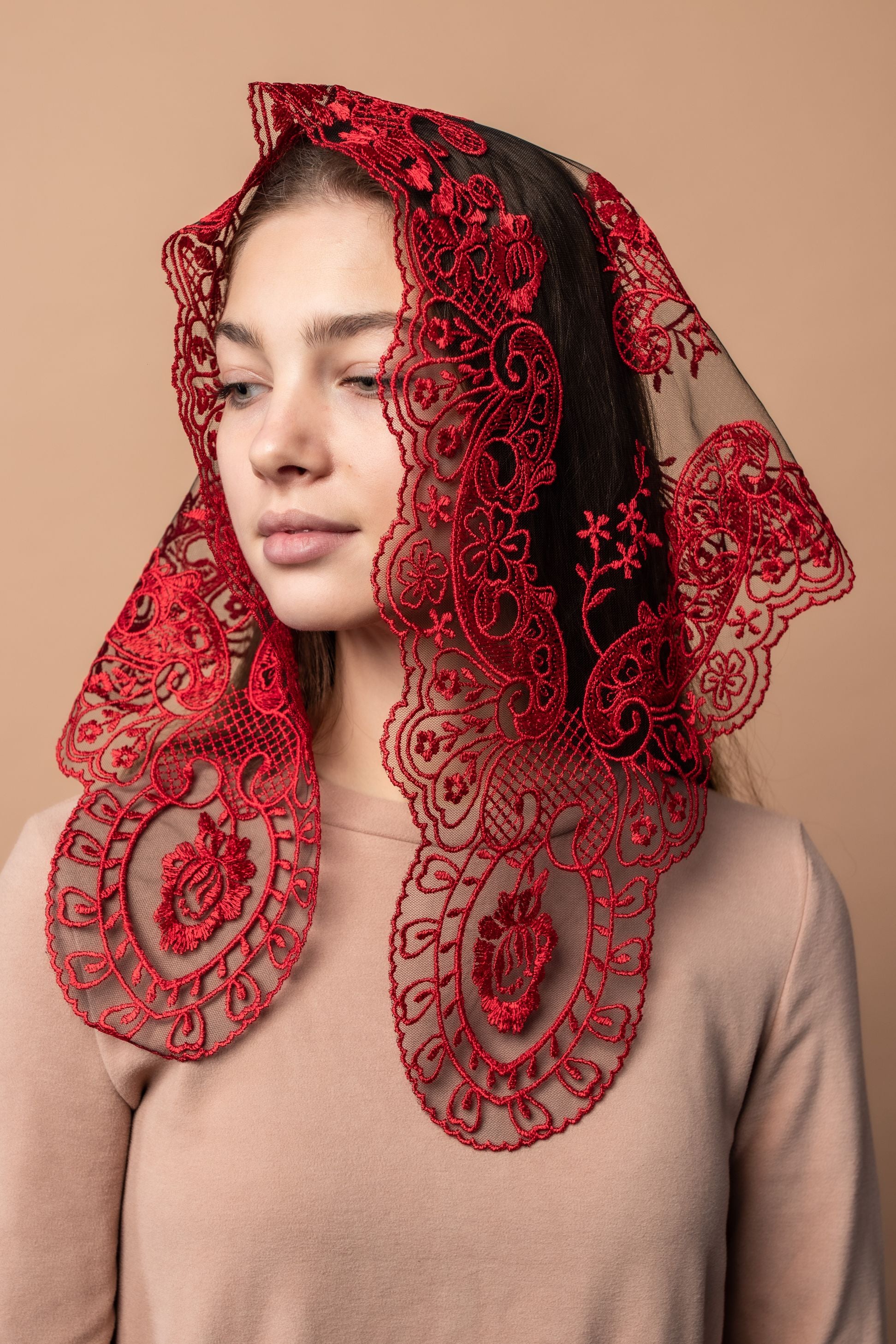 Triangle chapel veil with floral design - MariaVeils