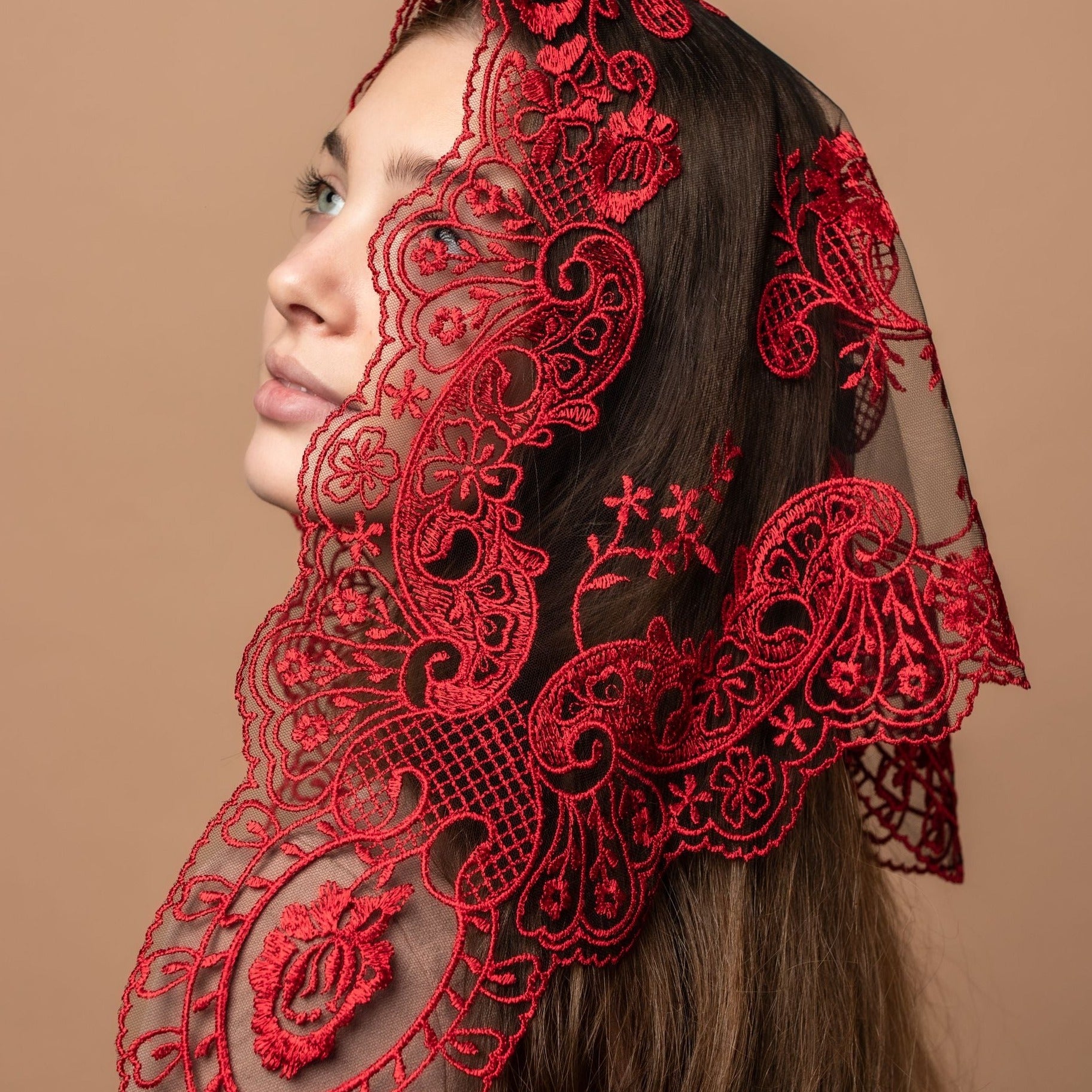 Triangle chapel veil with floral design - MariaVeils