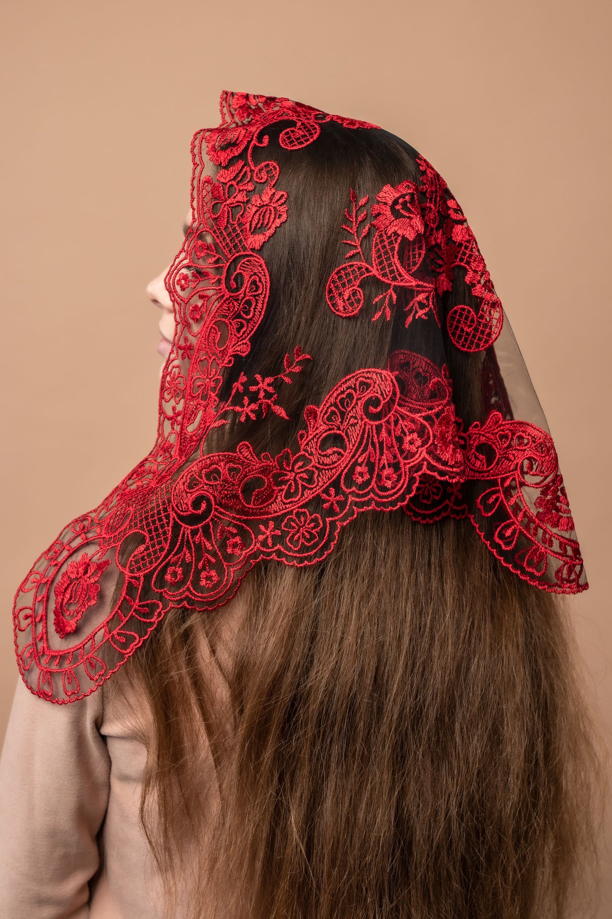 Triangle chapel veil with floral design - MariaVeils