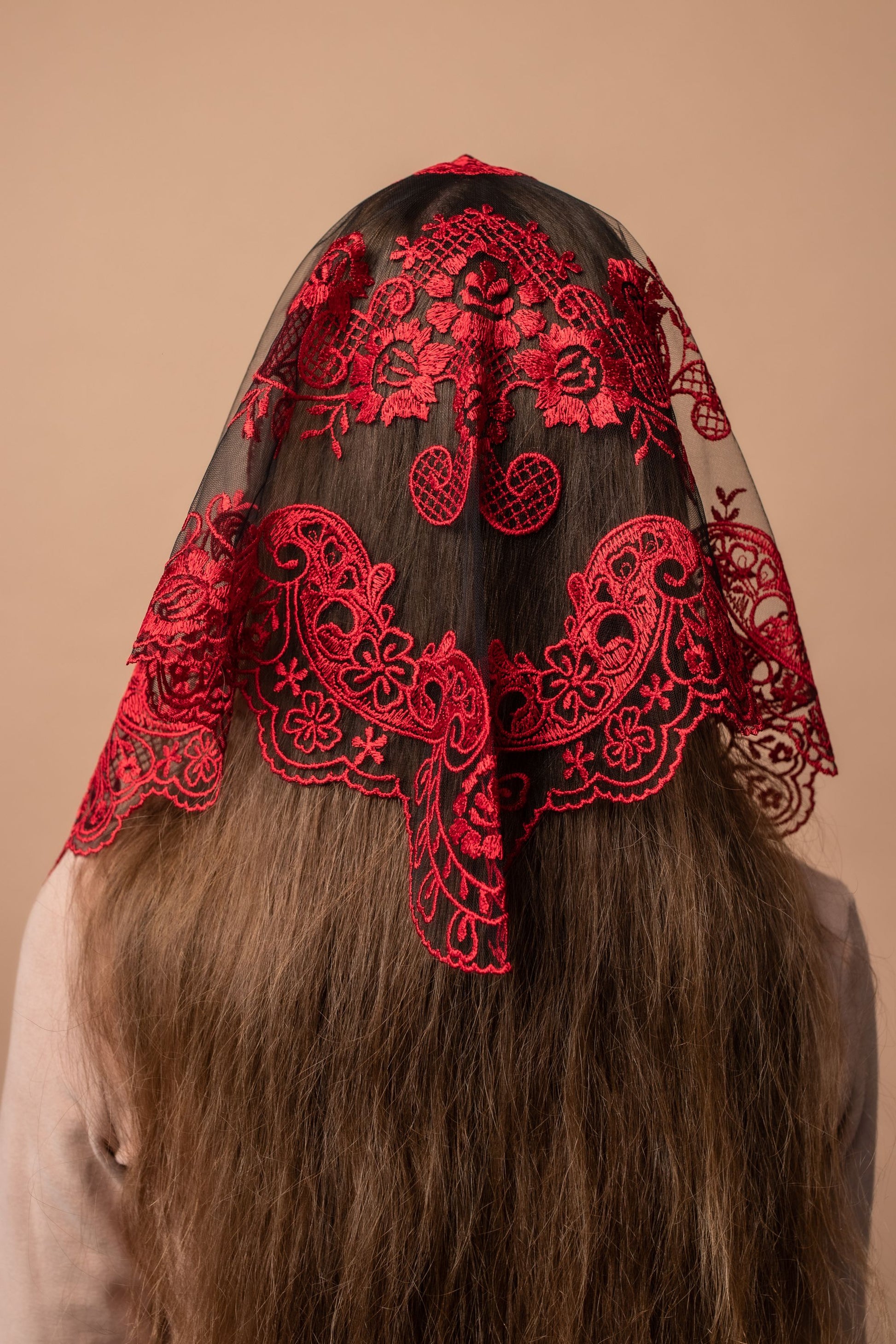 Triangle chapel veil with floral design - MariaVeils