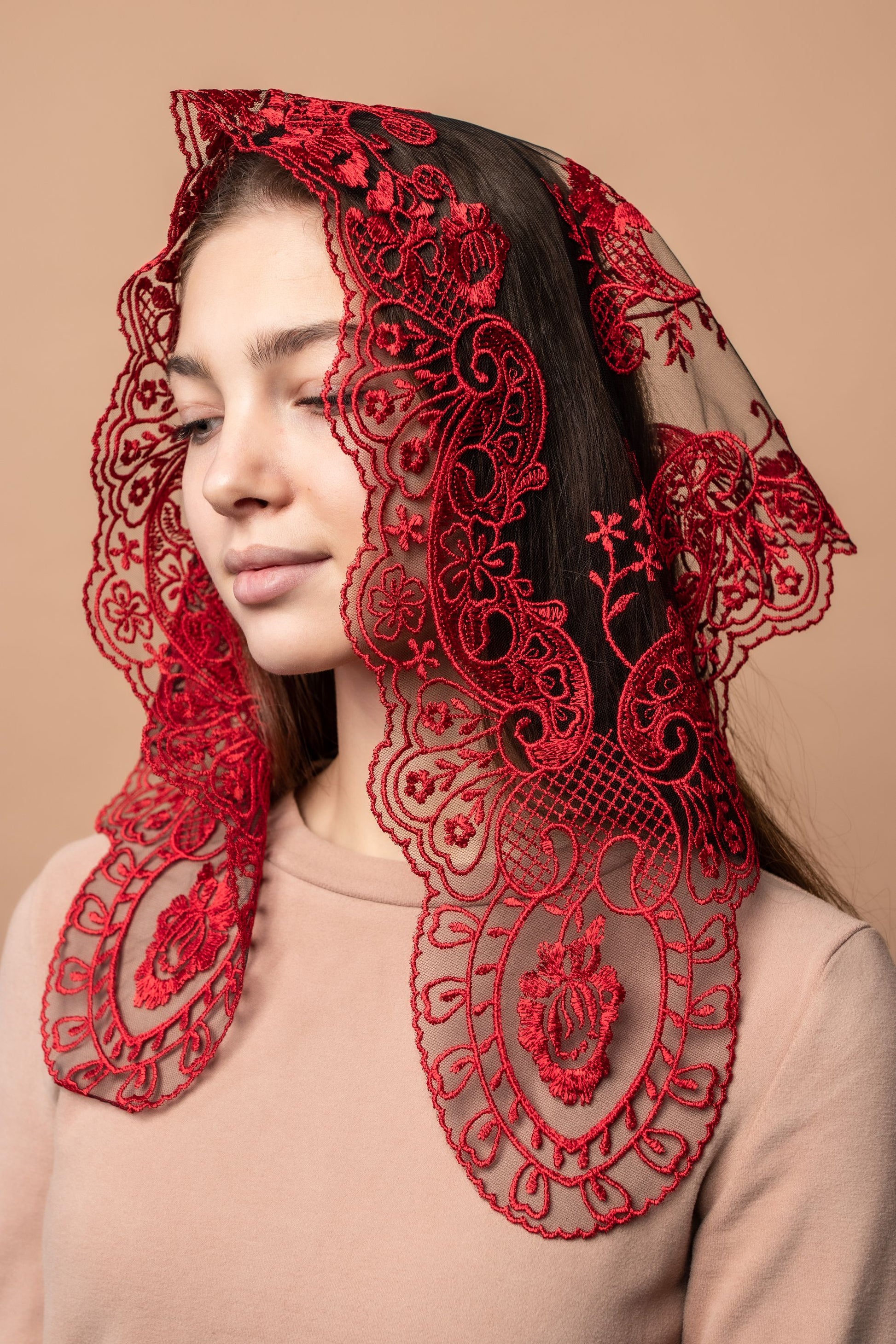 Triangle chapel veil with floral design - MariaVeils