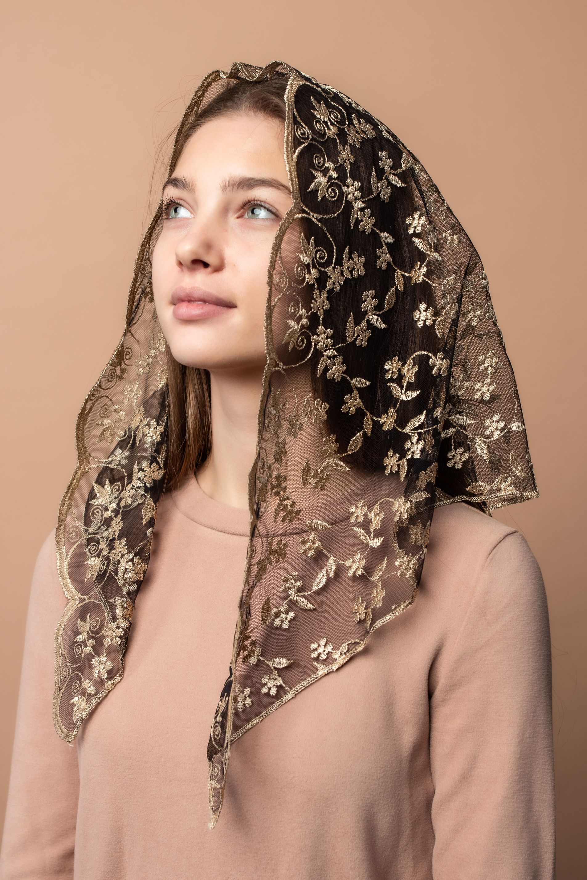 NEW!! Gold triangle veil - MariaVeils
