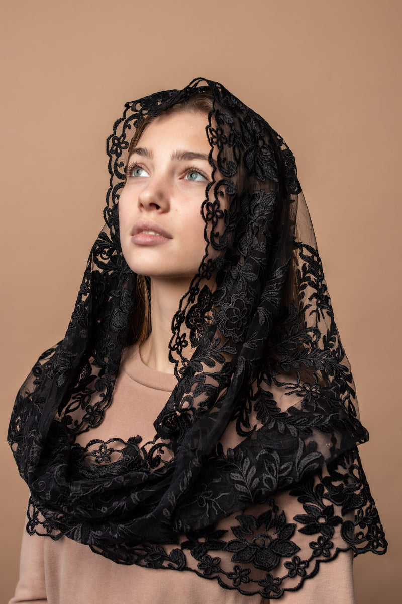 Black veil with floral design - MariaVeils