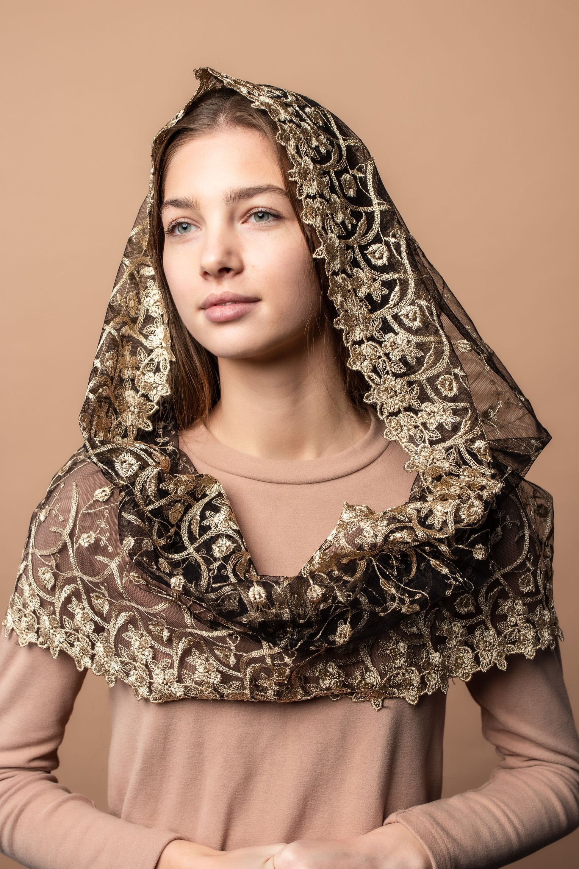 Gold veil with floral design - MariaVeils