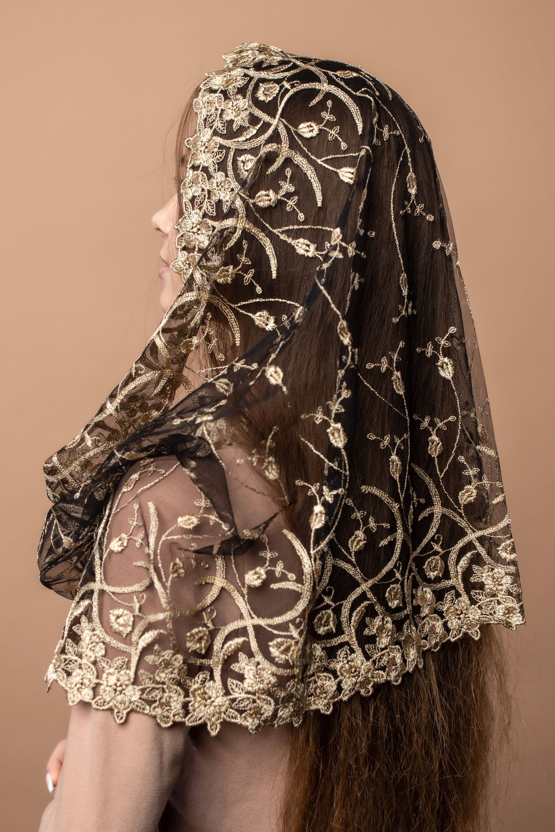 Gold veil with floral design - MariaVeils