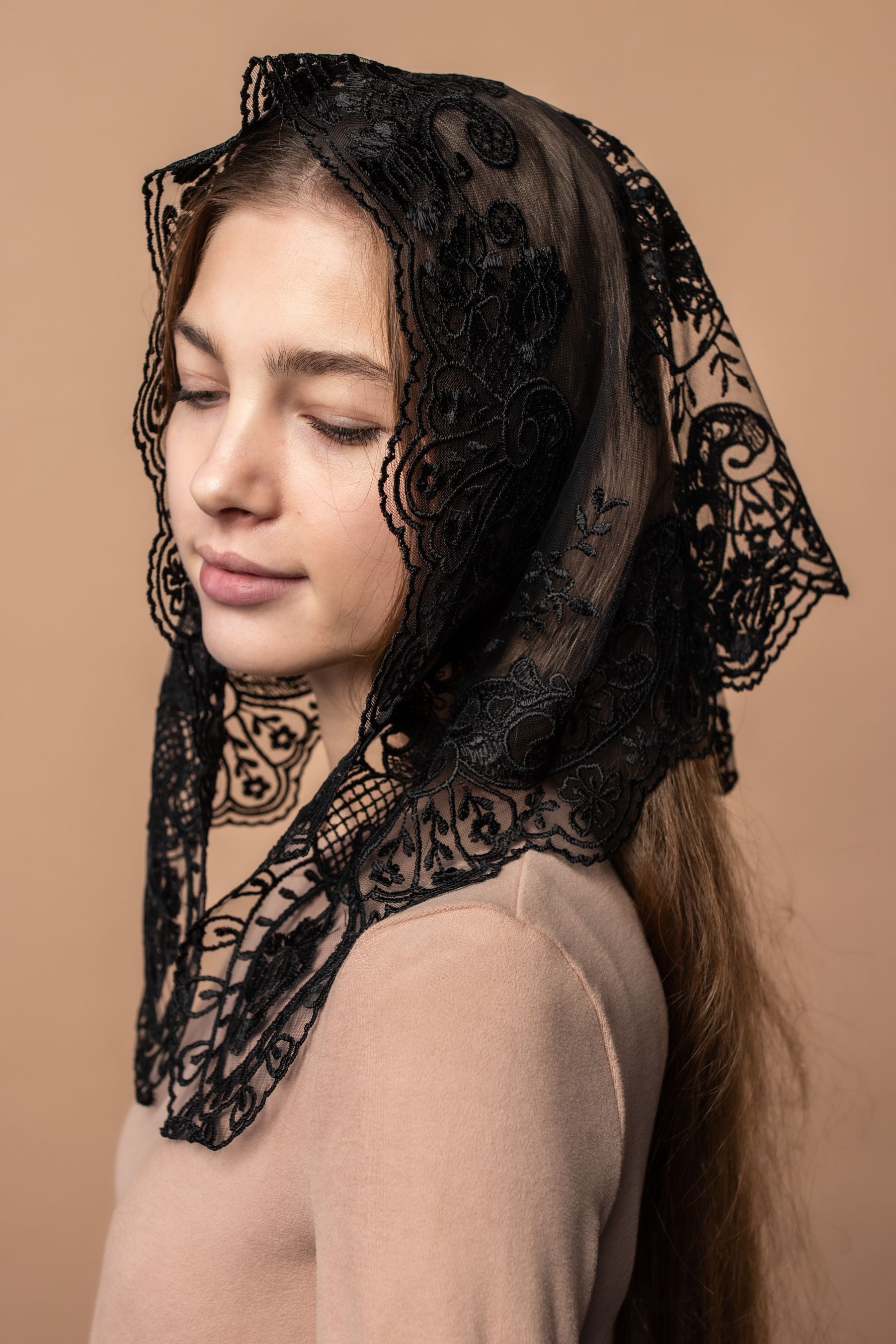 Black chapel veil with flowers - MariaVeils
