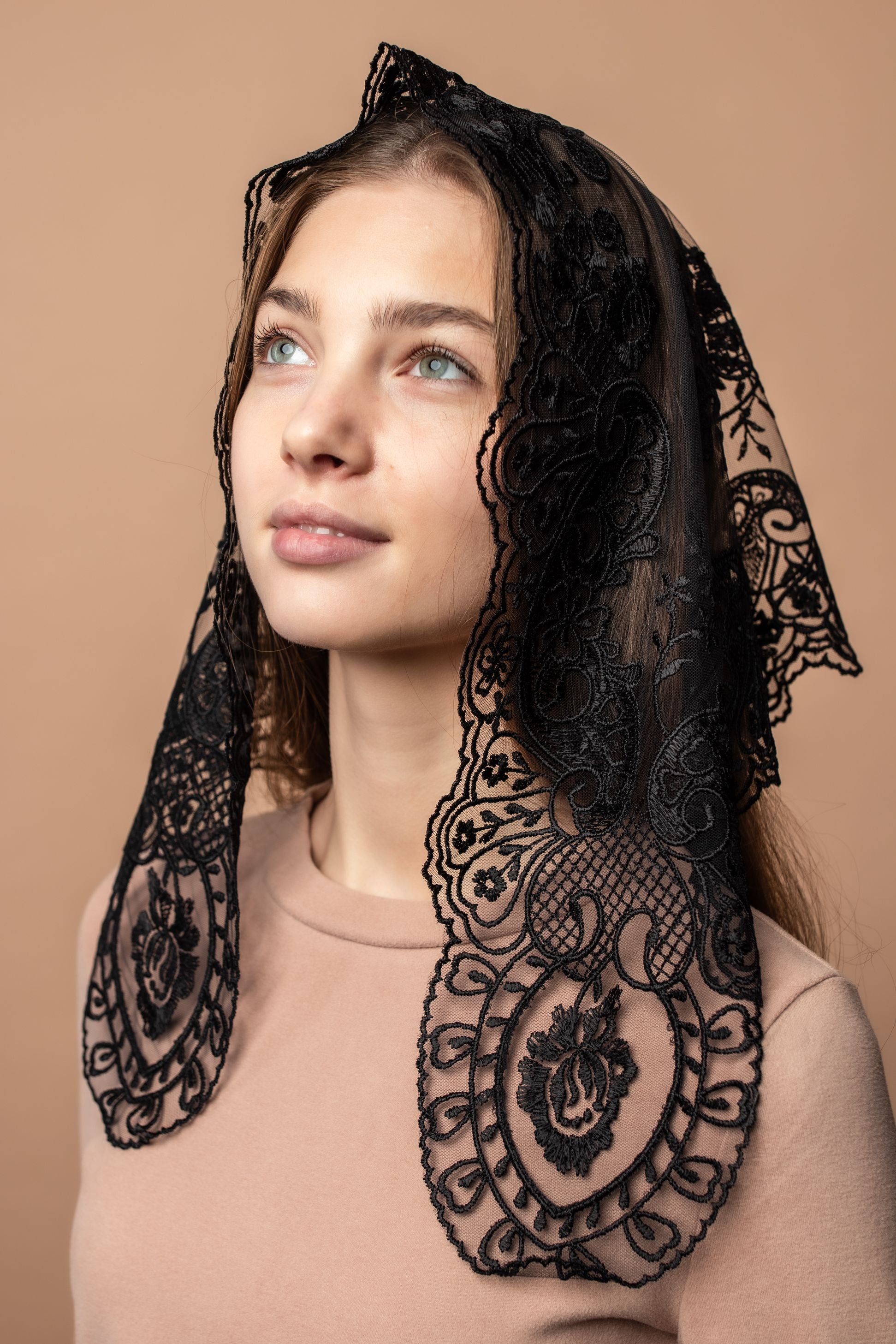 Black chapel veil with flowers - MariaVeils