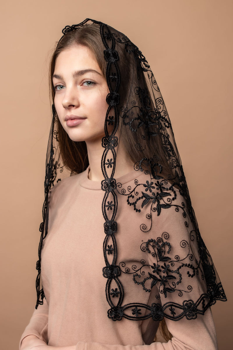 Short black lace veil - MariaVeils