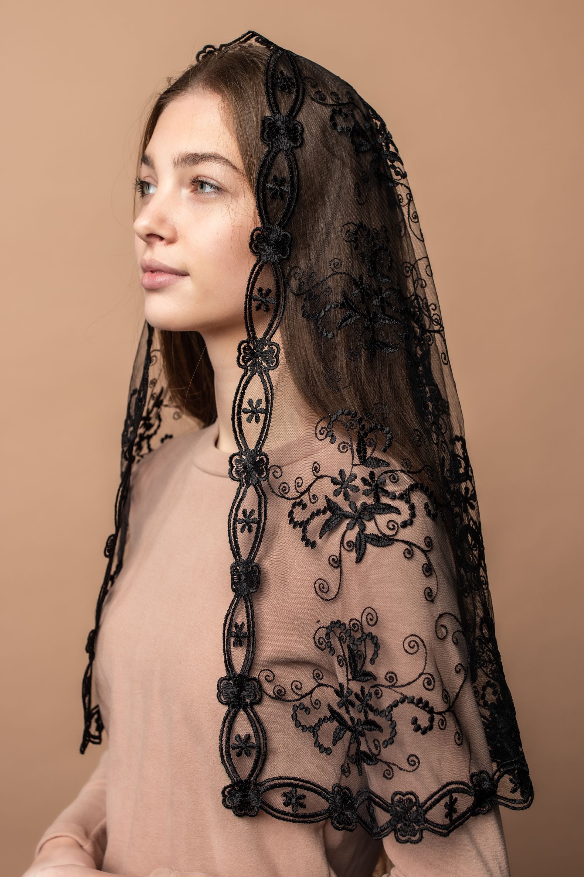 Short black lace veil - MariaVeils