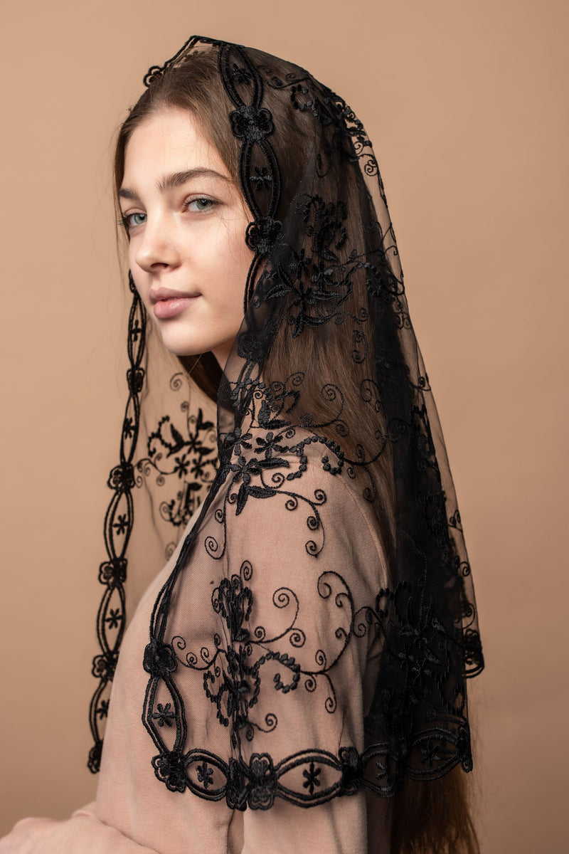 Short black lace veil - MariaVeils
