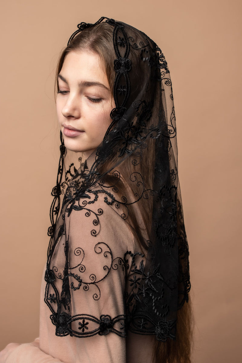 Short black lace veil - MariaVeils