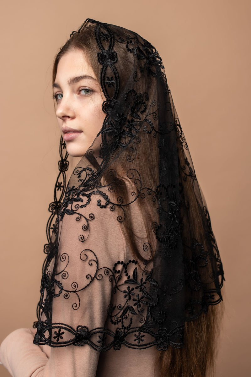 Short black lace veil - MariaVeils