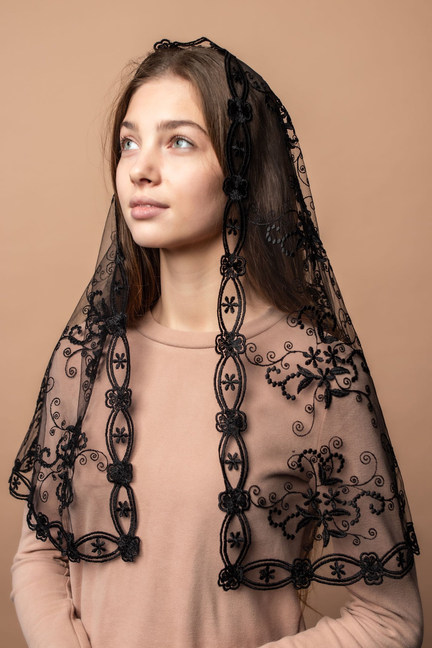 Short black lace veil - MariaVeils