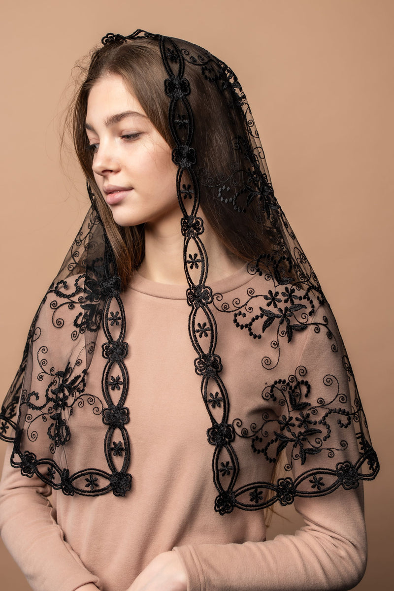 Short black lace veil - MariaVeils